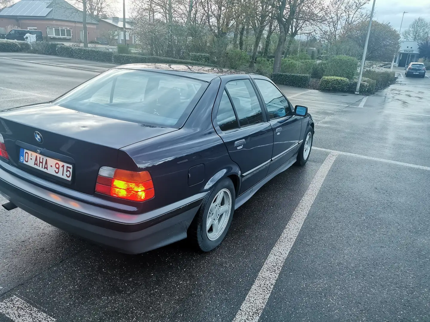 BMW 320 320i Blauw - 2