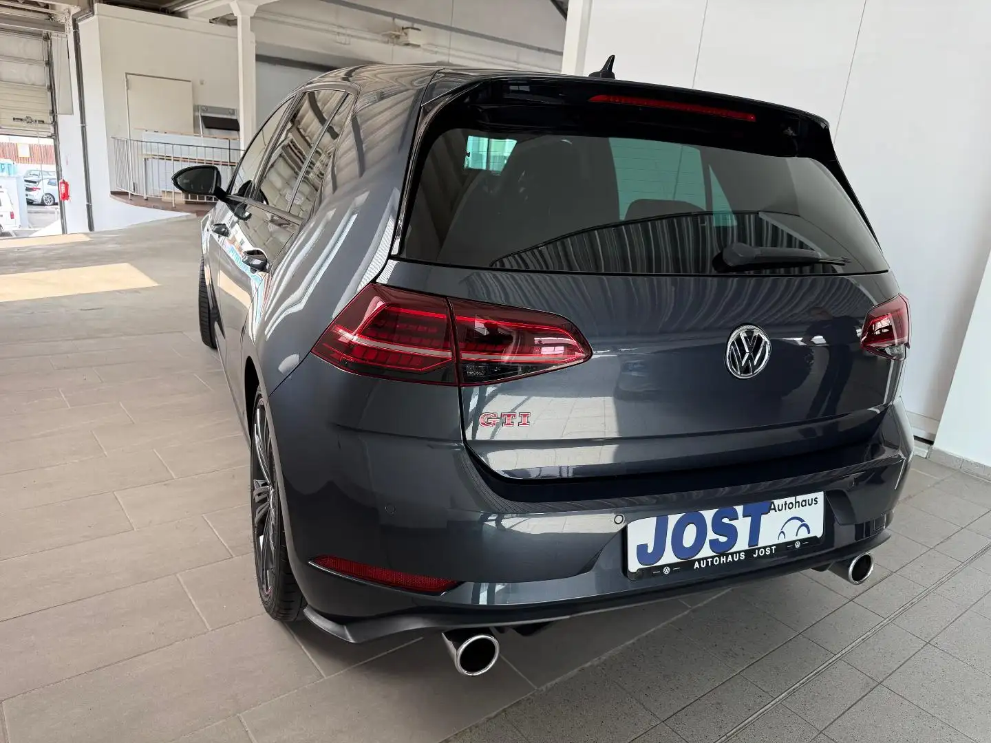 Volkswagen Golf GTI Performance VII 2.0 TSI DSG Performance LED Na Blau - 2