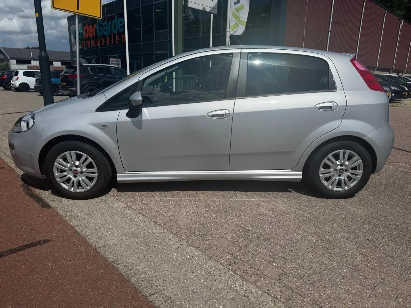 Fiat Punto Evo 1.3 DIESEL airco, elektr ramen, trekhaak, APK 03-2 Grijs - 2