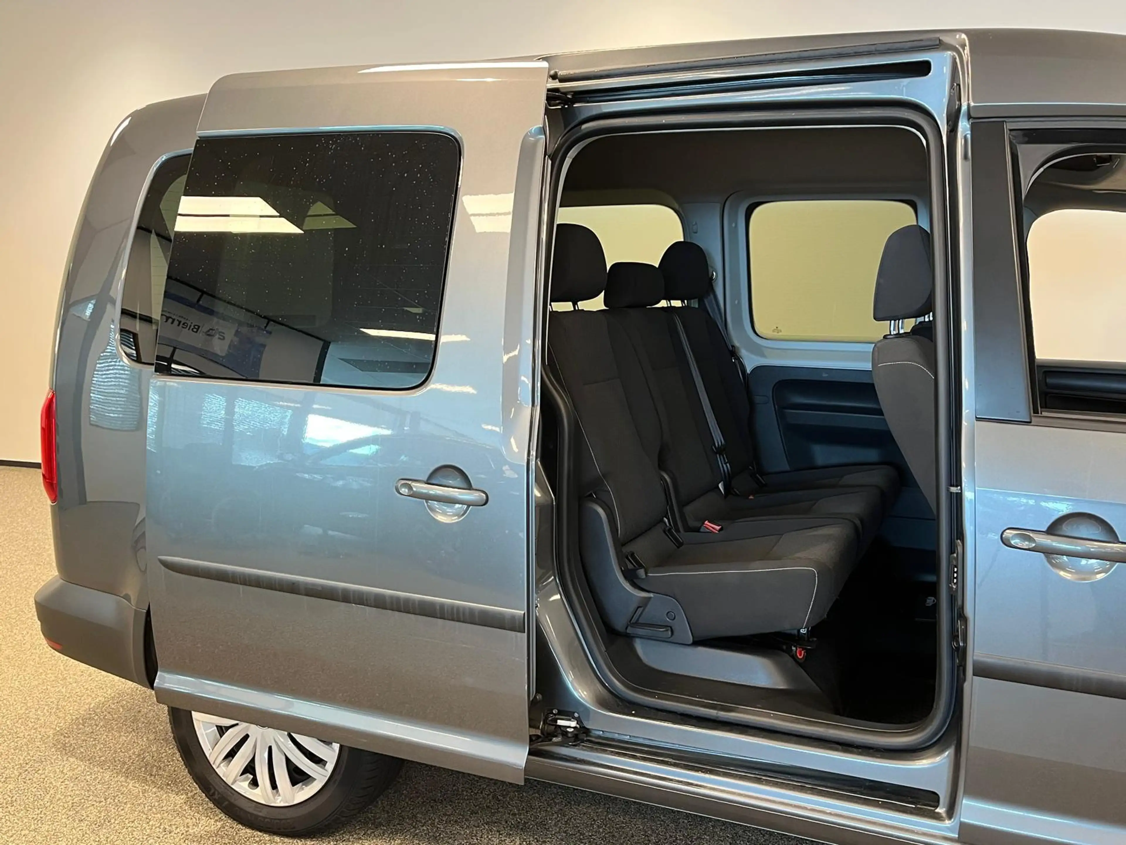Volkswagen Caddy Maxi Rolstoelauto 5+1 incl. bodyguard + lier — photo 7