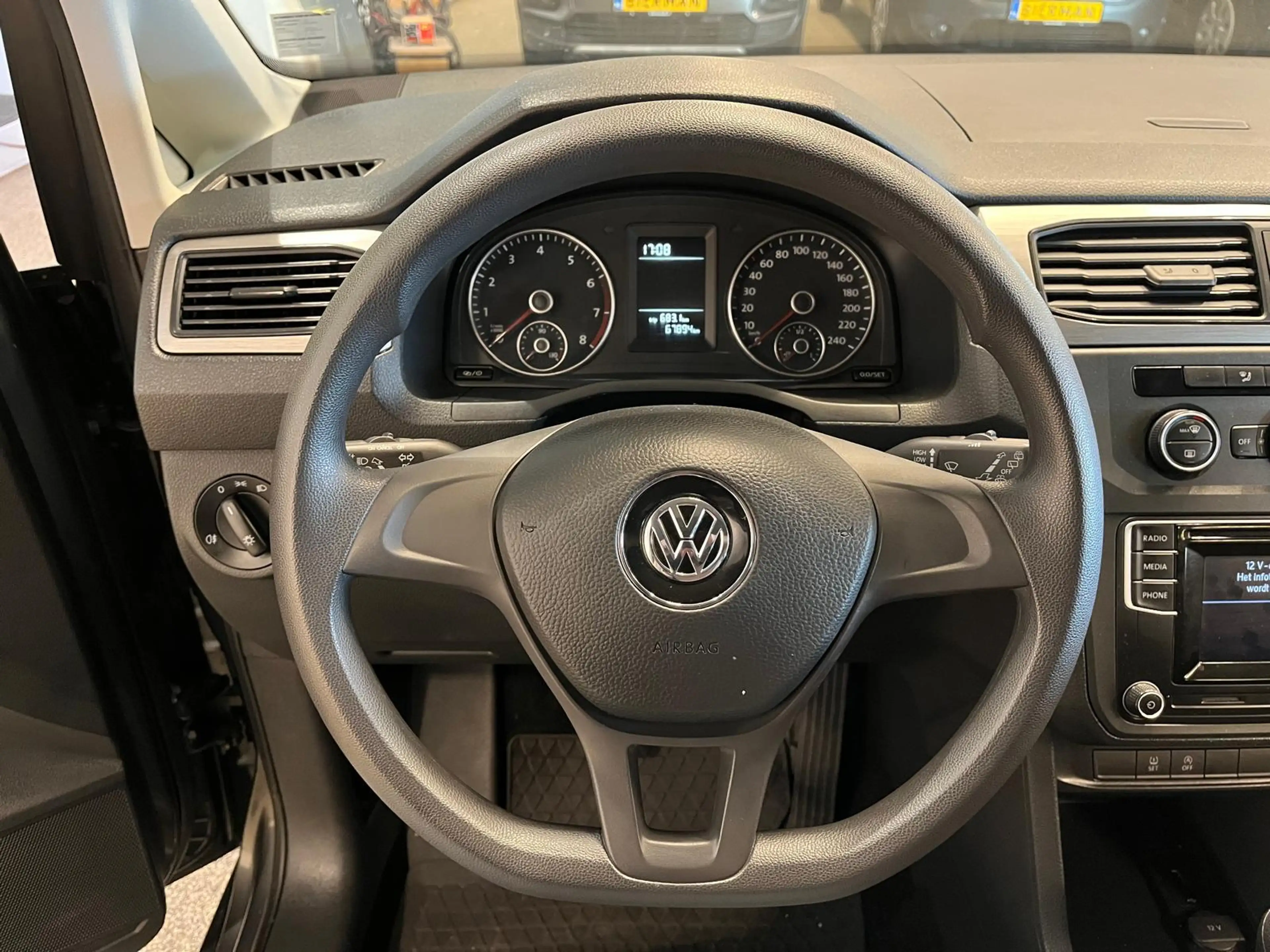 Volkswagen Caddy Maxi Rolstoelauto 5+1 incl. bodyguard + lier — photo 17