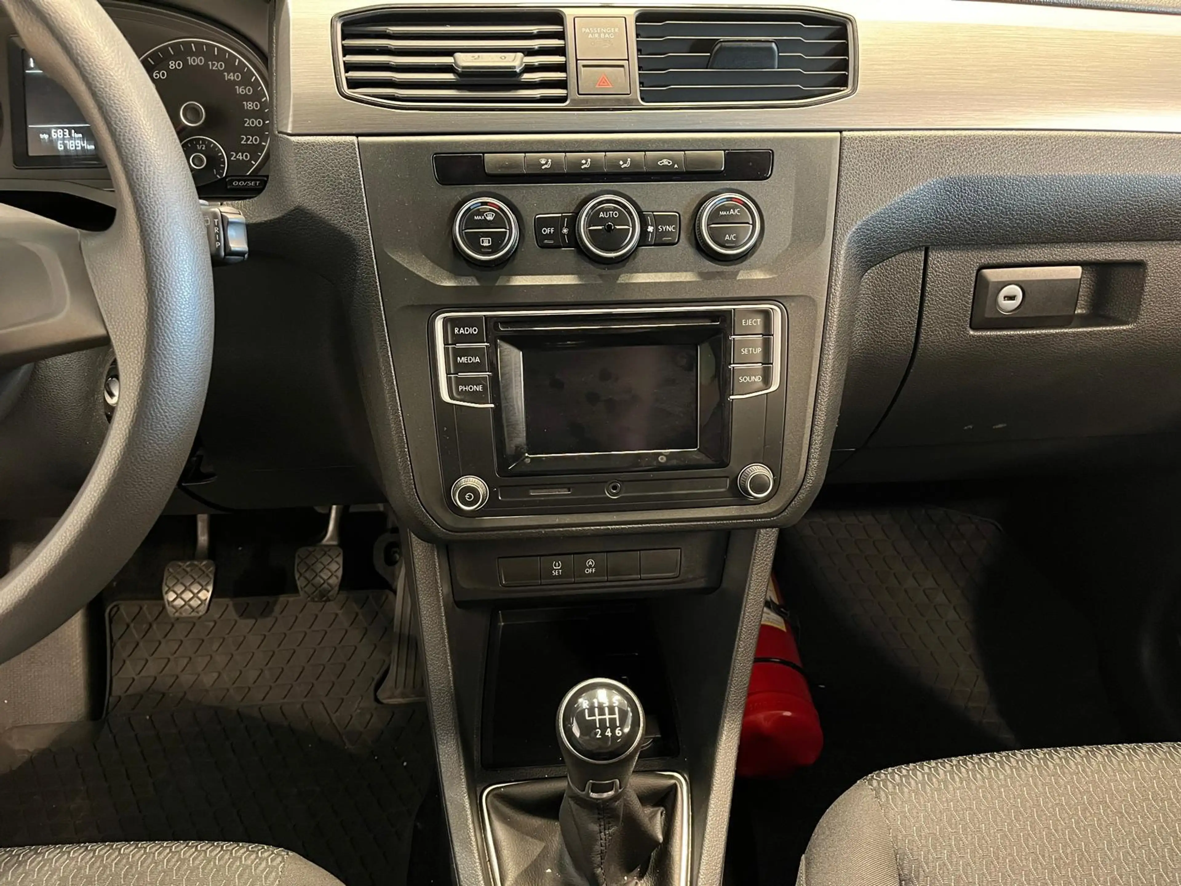 Volkswagen Caddy Maxi Rolstoelauto 5+1 incl. bodyguard + lier — photo 18