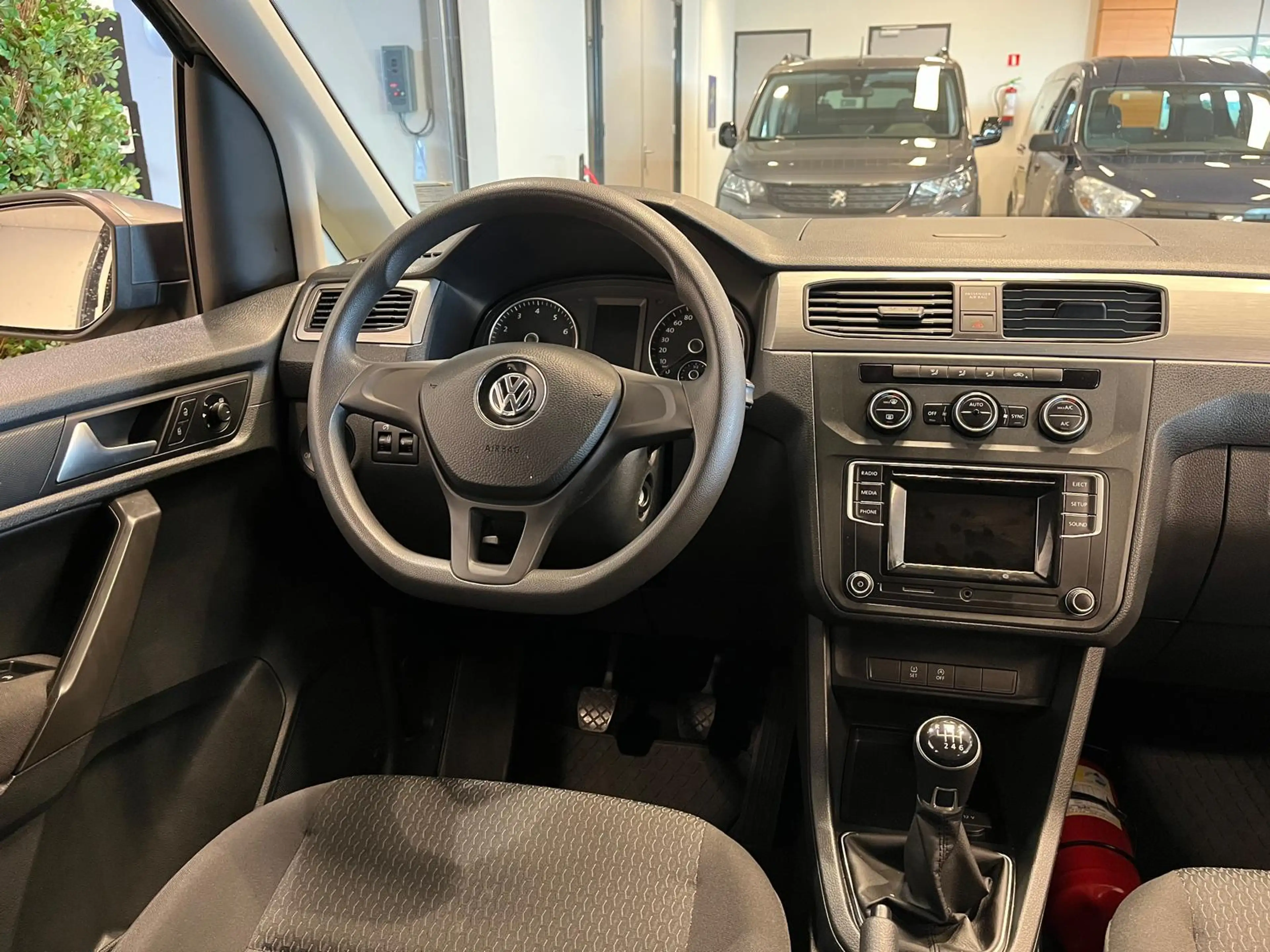 Volkswagen Caddy Maxi Rolstoelauto 5+1 incl. bodyguard + lier — photo 16