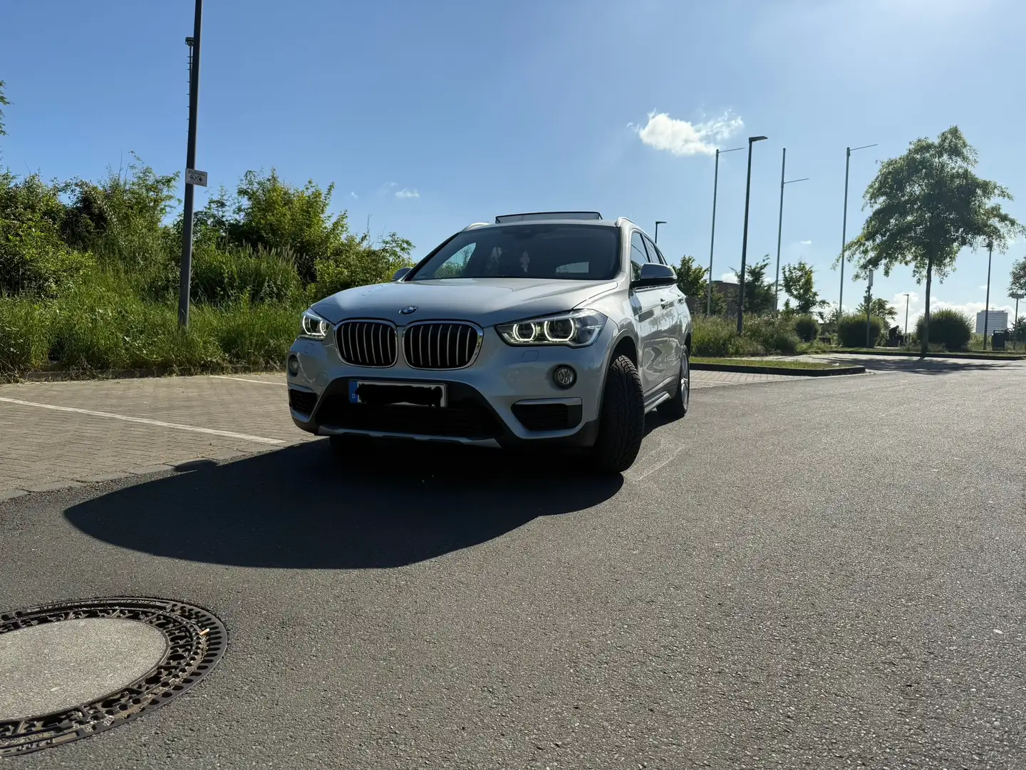 BMW X1 X1 xDrive25d Aut. xLine Silber - 2