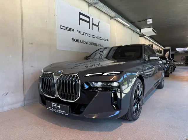 BMW i7