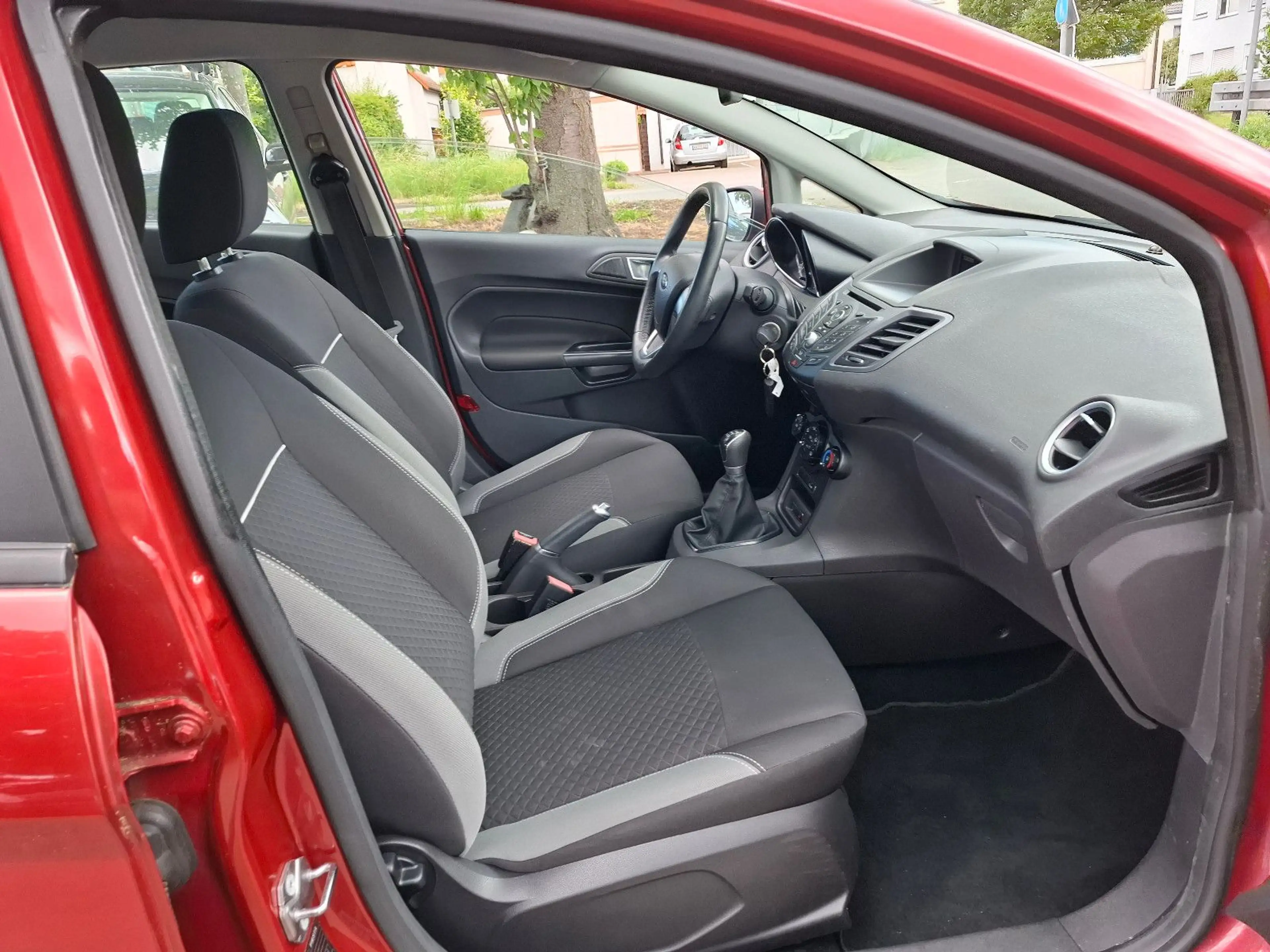 Ford Fiesta Titanium*Euro-6*PDC-V-H*Tüv-Neu* — photo 12