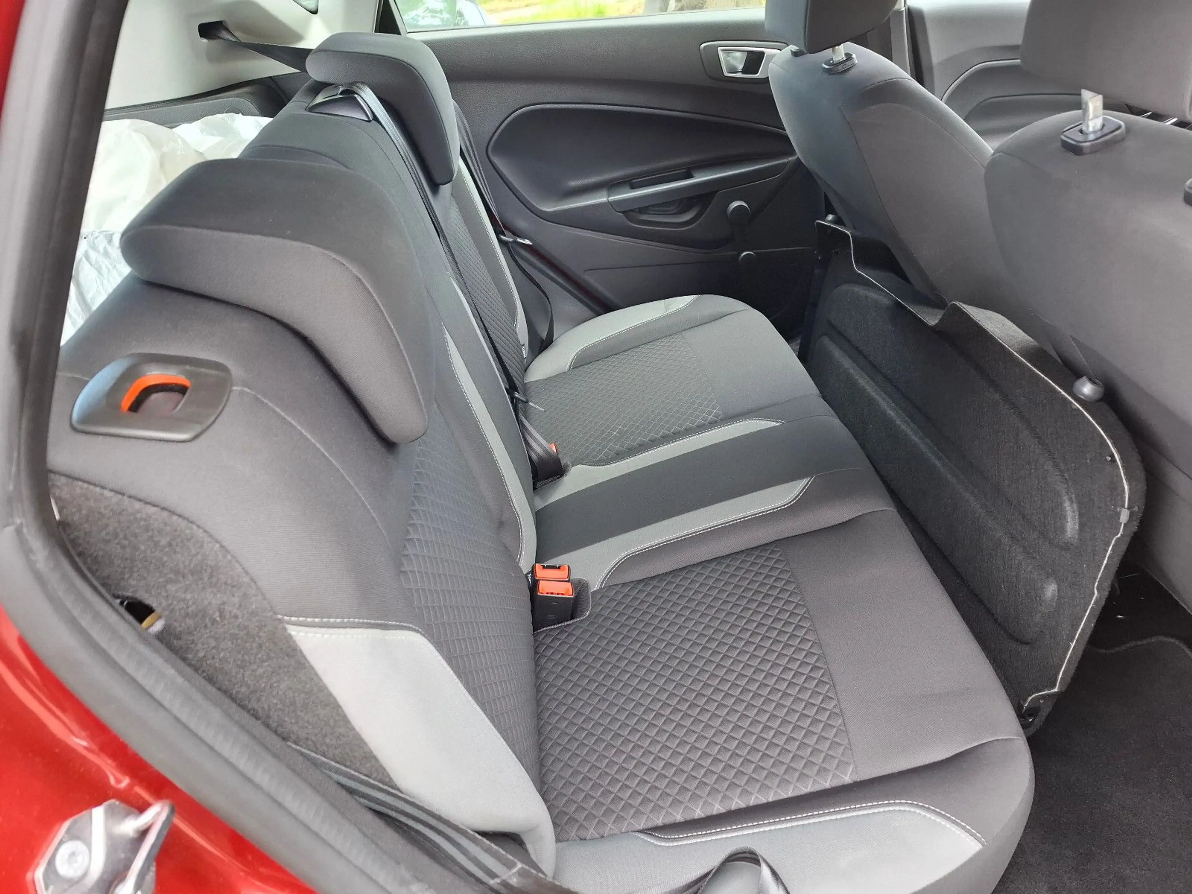 Ford Fiesta Titanium*Euro-6*PDC-V-H*Tüv-Neu* — photo 14