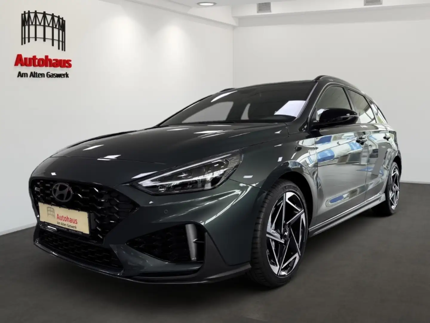 Hyundai i30 N-LINE KOMBI AUTOMAT+NAVI+EL.SITZE+KAMERA+SITZHZG Grün - 1