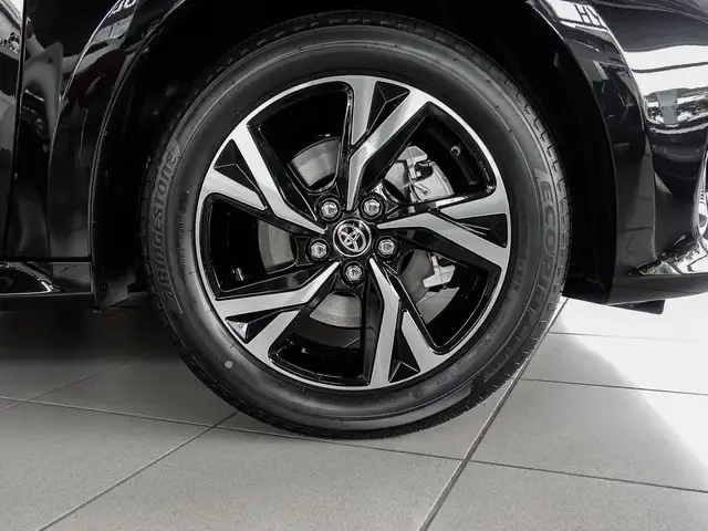 Toyota Yaris view 4