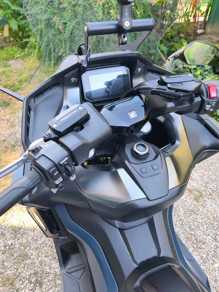 Honda Forza 750