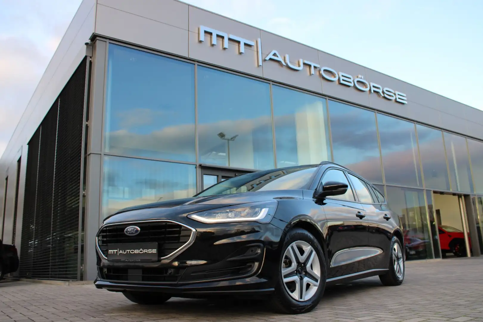 Ford Focus Turnier 1.5 TDCi Cool & Connect/Navi/Led´s Noir - 1