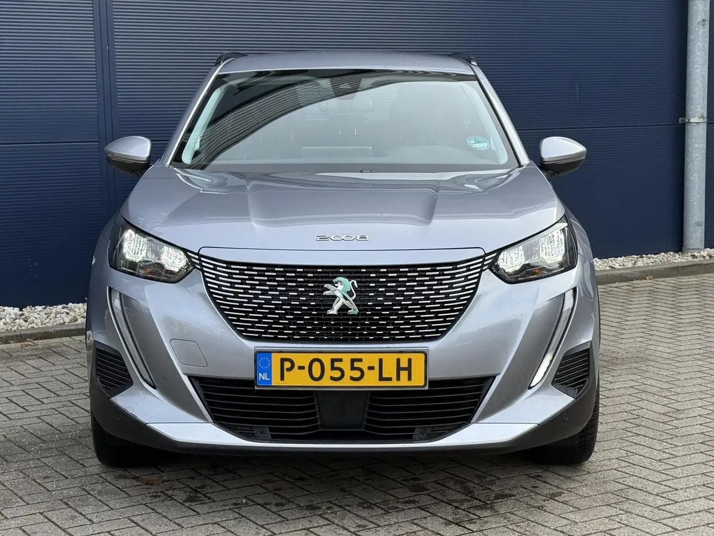 Peugeot e-2008 EV 50kWh 136pk Allure | Navigatie | Camera | Stoel Gris - 2