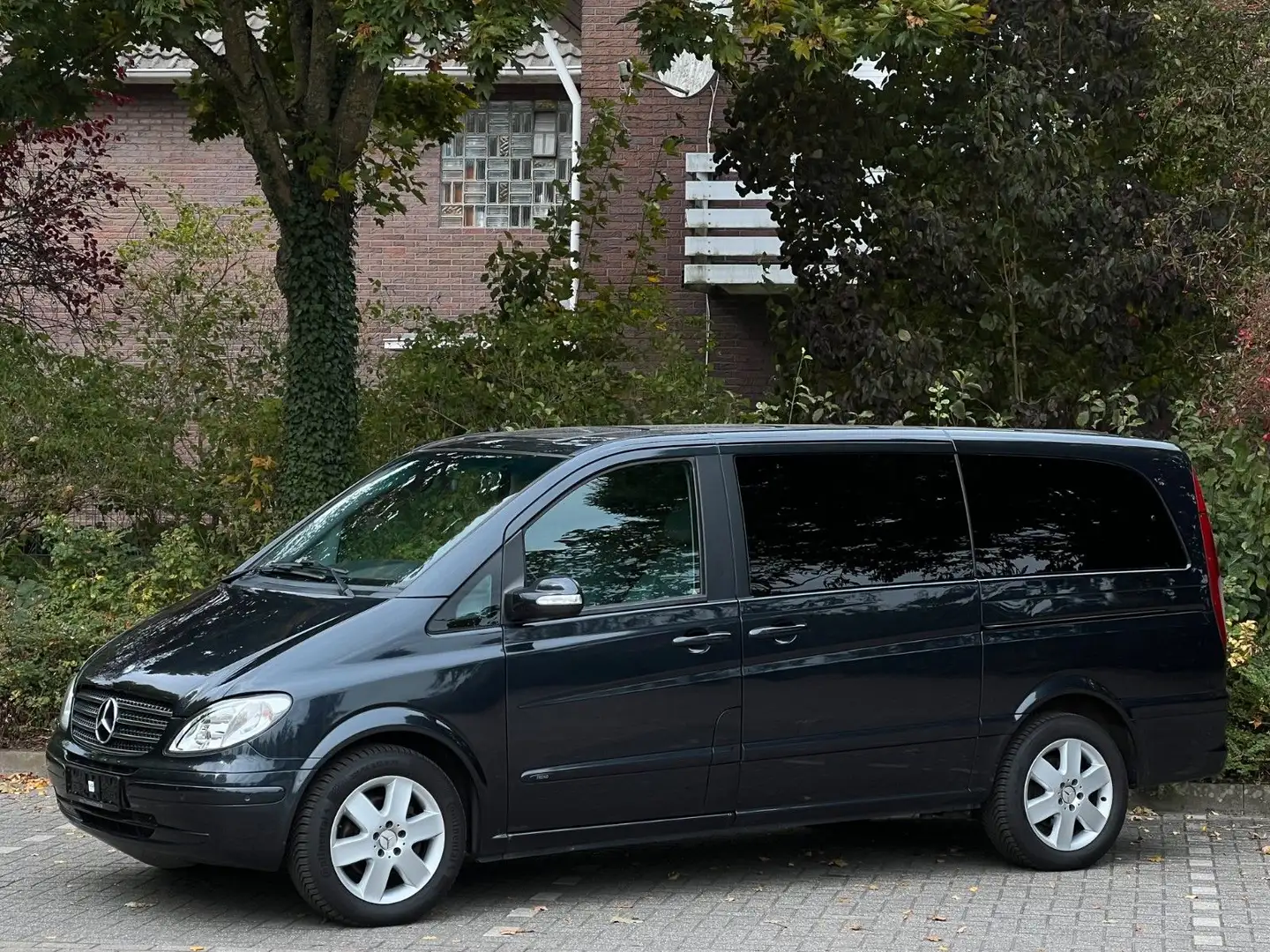Mercedes-Benz Viano 3.0 CDI V6 TREND lang Doppelkabine Klima Blau - 1