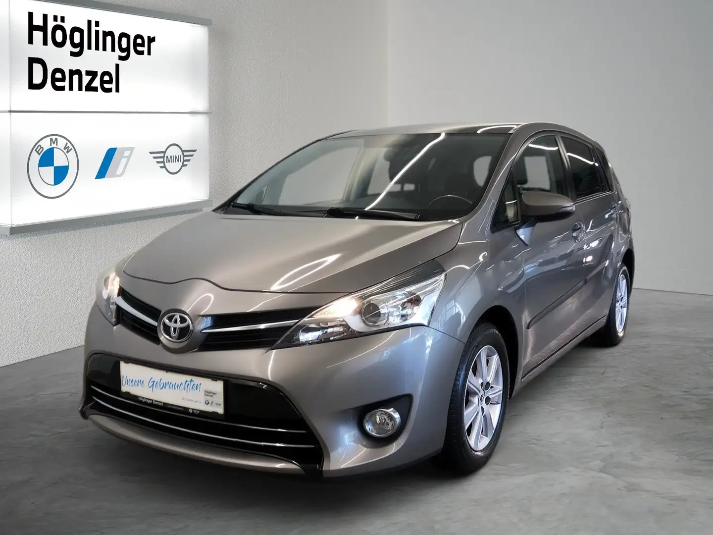 Toyota Verso Verso 1,6 D-4D Active Коричневий - 1