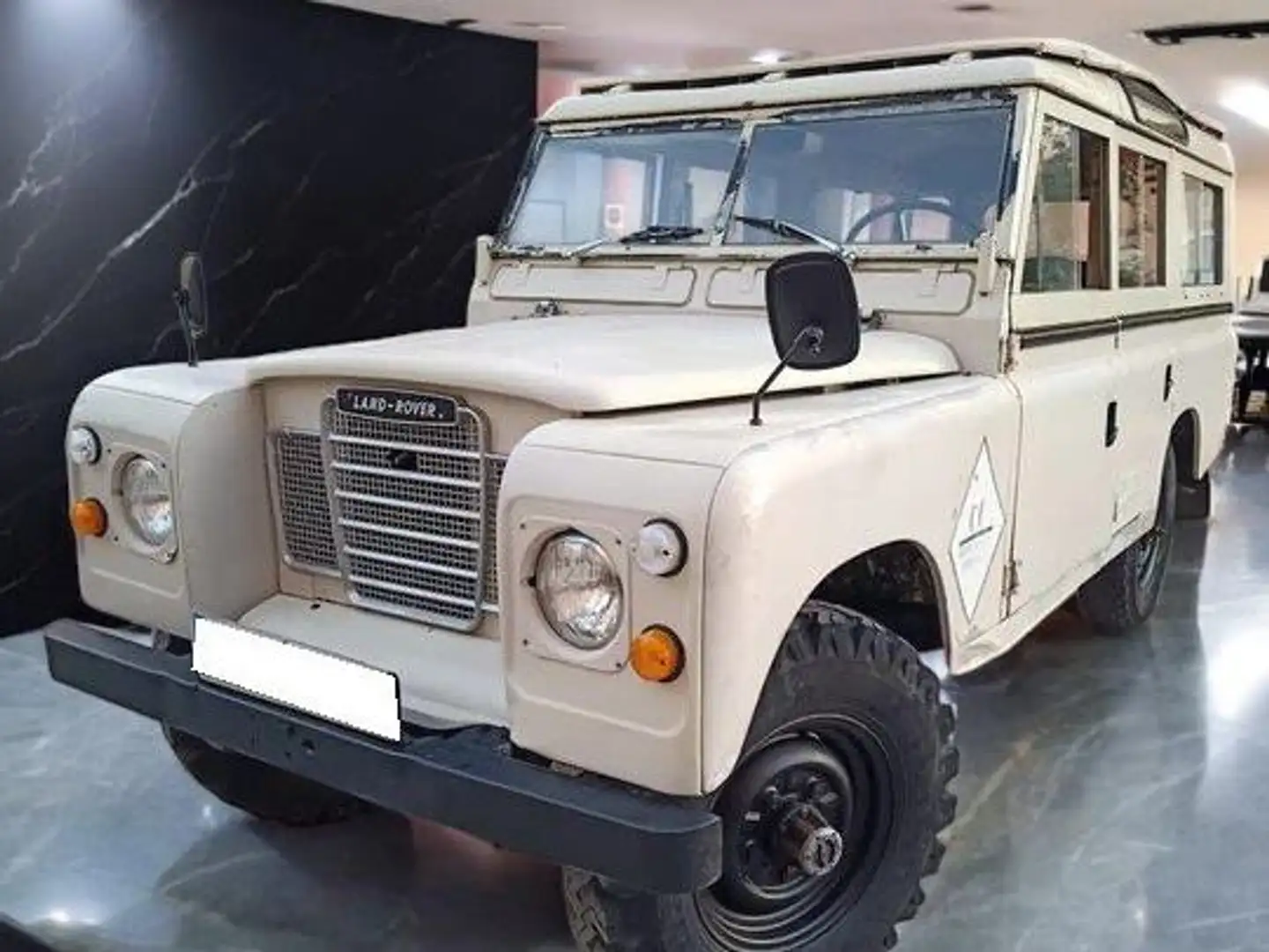 Land Rover Defender Santana 109  9 Places Beżowy - 2