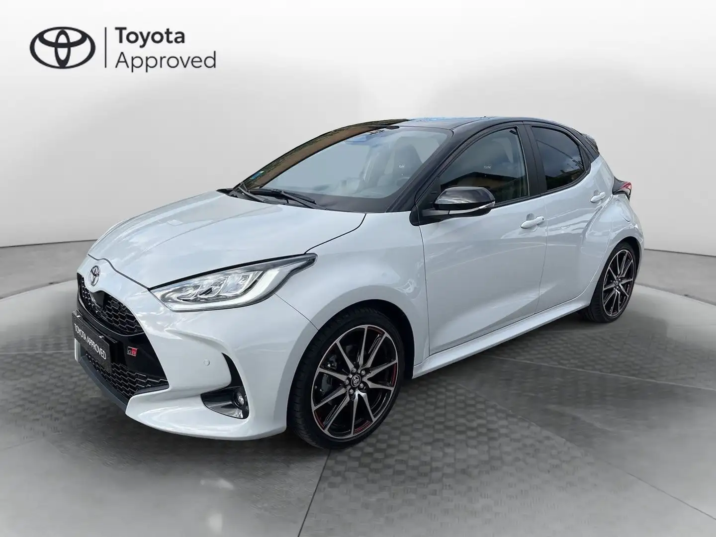 Toyota Yaris Yaris 1.5 130 Hybrid 5 porte GR Sport Gris - 1