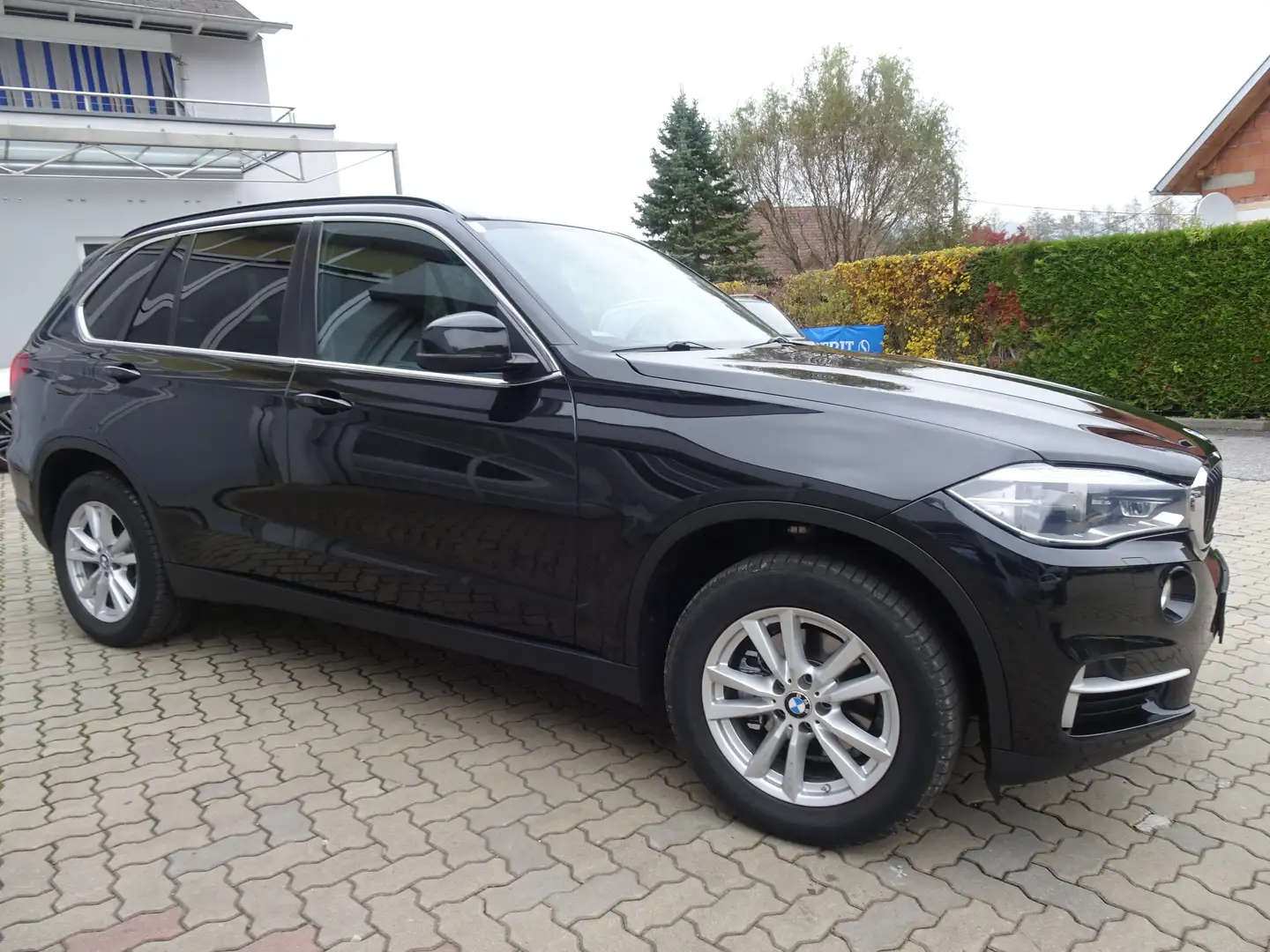 BMW X5 xDrive30d Österreich-Paket Aut. Schwarz - 1