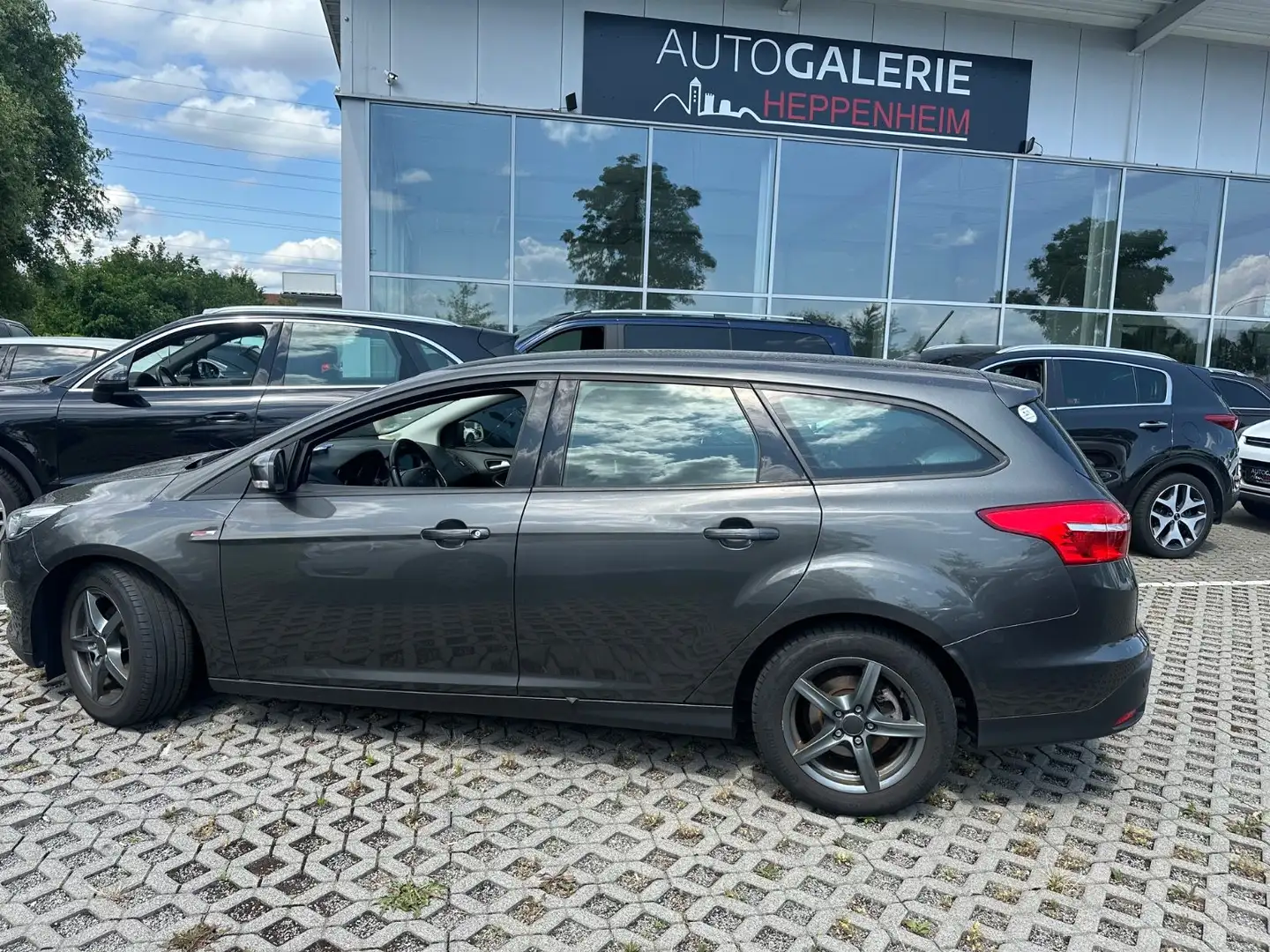 Ford Focus Turnier Business/KLIMA/NAVI/Motorschaden Grau - 2