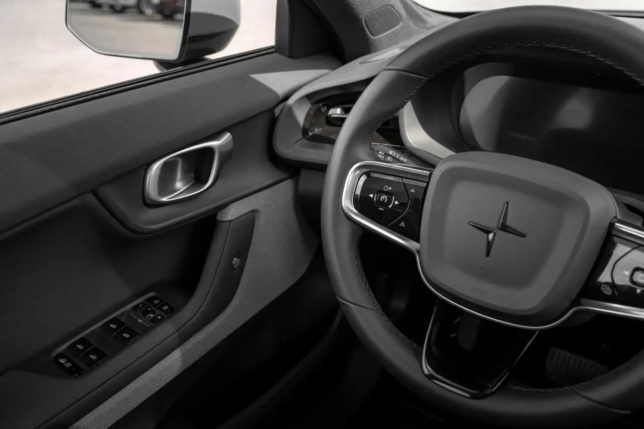 Polestar 2 снимка Polestar 2