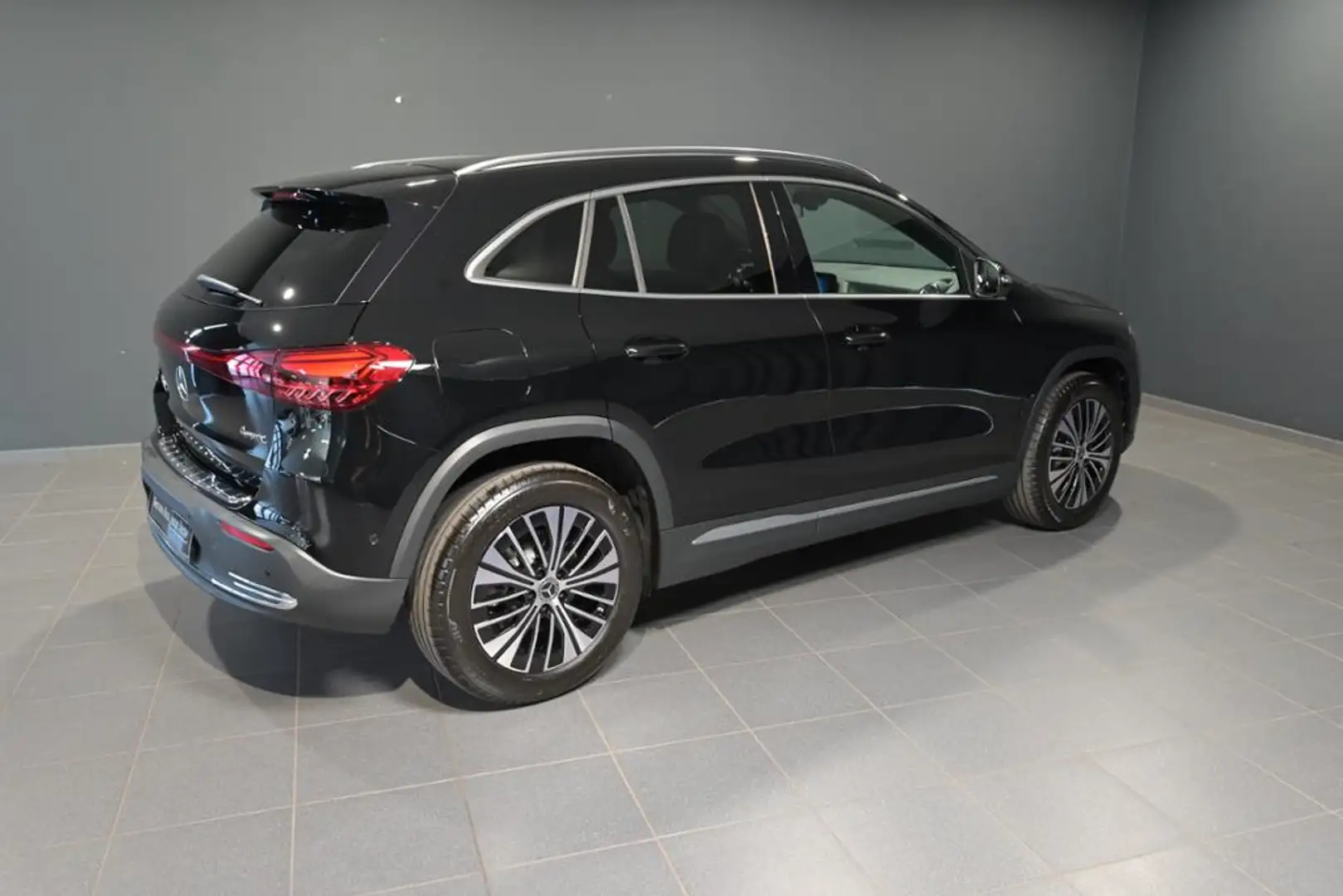 Mercedes-Benz EQA 300 4M PROGRESSIVE ADVANCED/360'/TOTW/LED Schwarz - 2