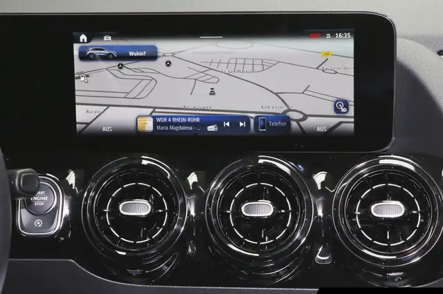 Mercedes-Benz GLA view 12