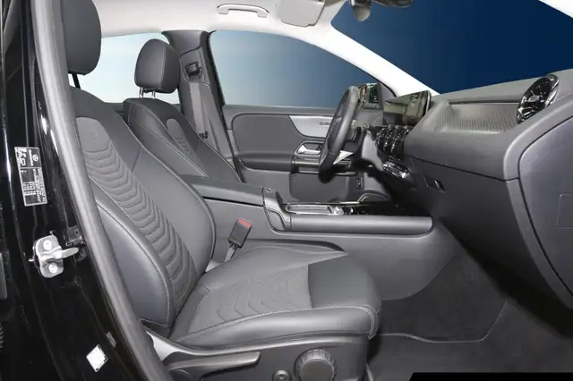 Mercedes-Benz GLA view 6