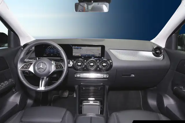 Mercedes-Benz GLA view 10