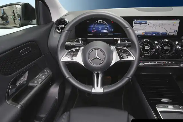 Mercedes-Benz GLA view 11