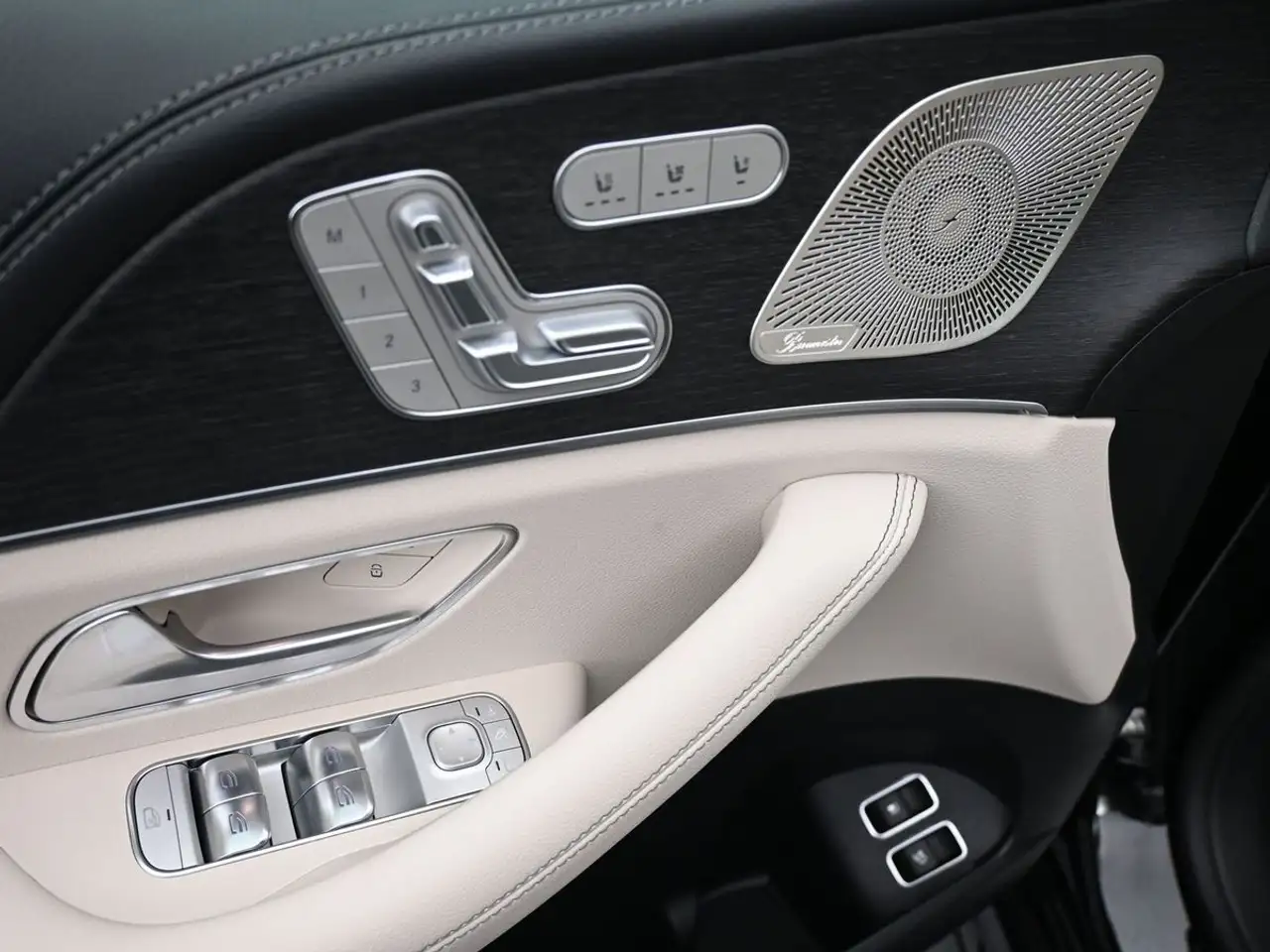 Mercedes-Benz GLE снимка Mercedes-Benz GLE