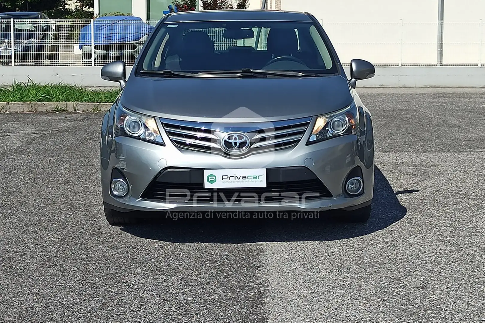 Toyota Avensis Avensis 2.0 D-4D Lounge UNICO PROPRIETARIO Zilver - 2