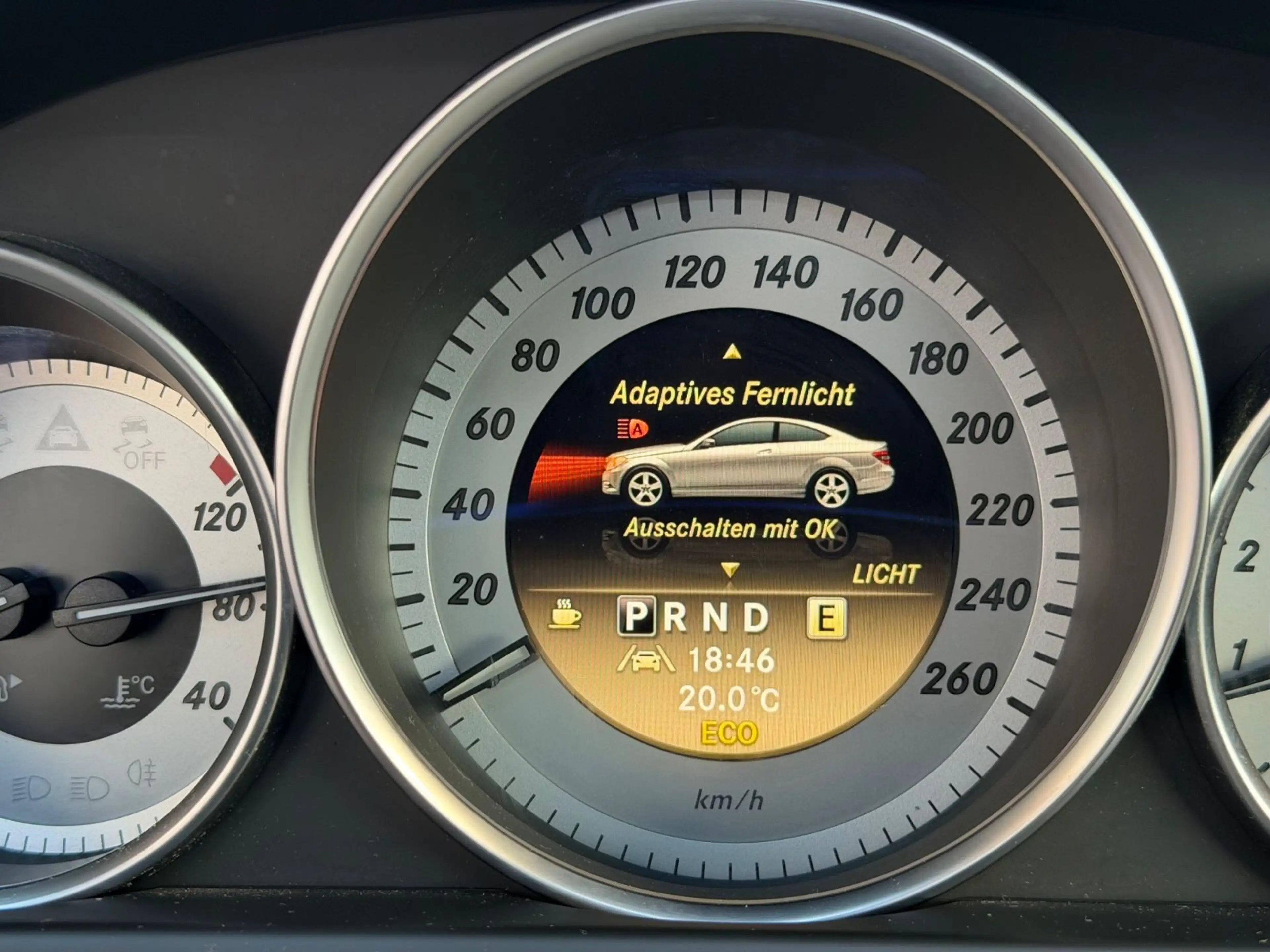 Mercedes-Benz C 180 CGI Coupe AMG-Line 7G/PANO/XENON/AHK/NAVI — photo 39