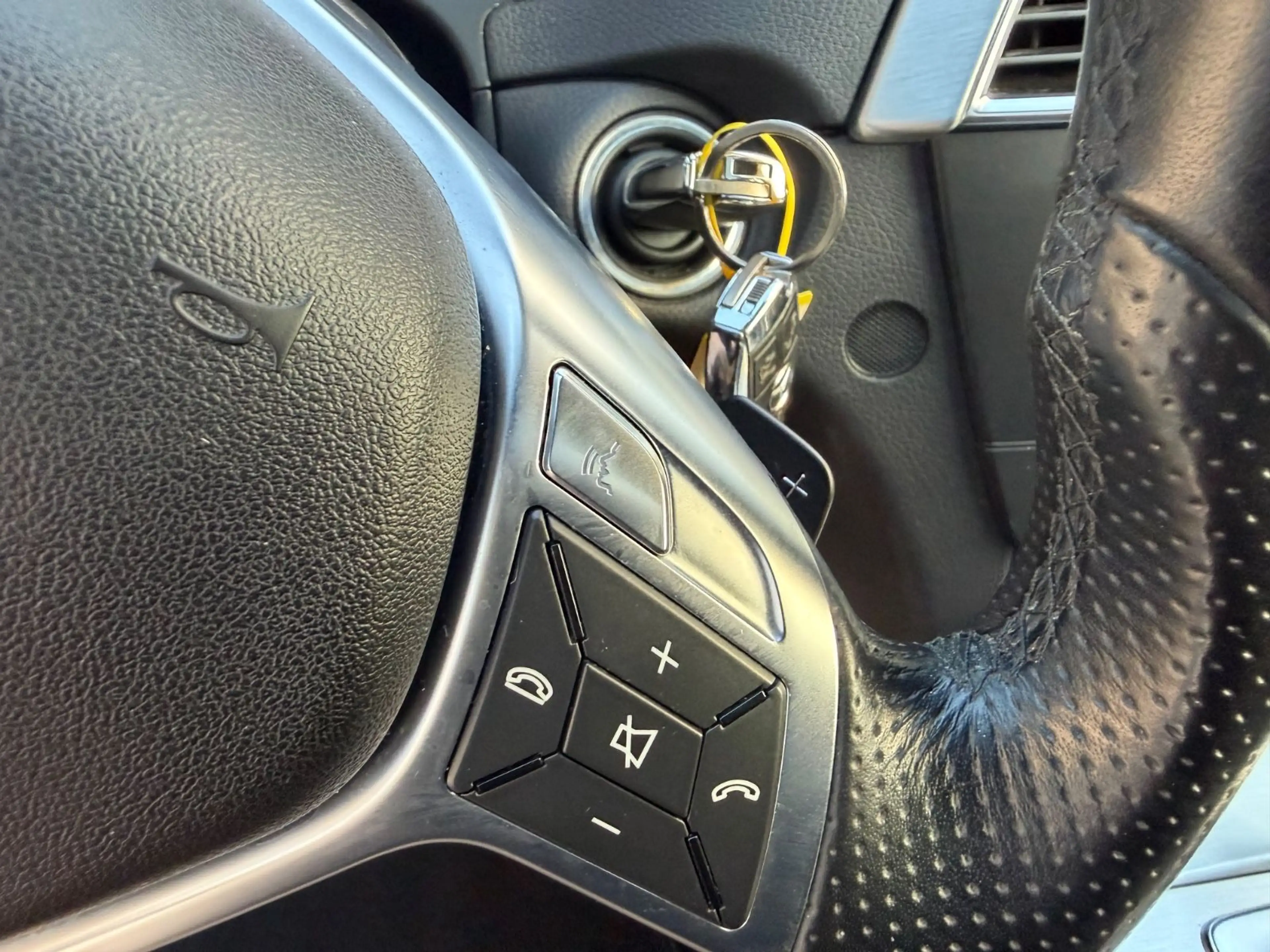 Mercedes-Benz C 180 CGI Coupe AMG-Line 7G/PANO/XENON/AHK/NAVI — photo 32