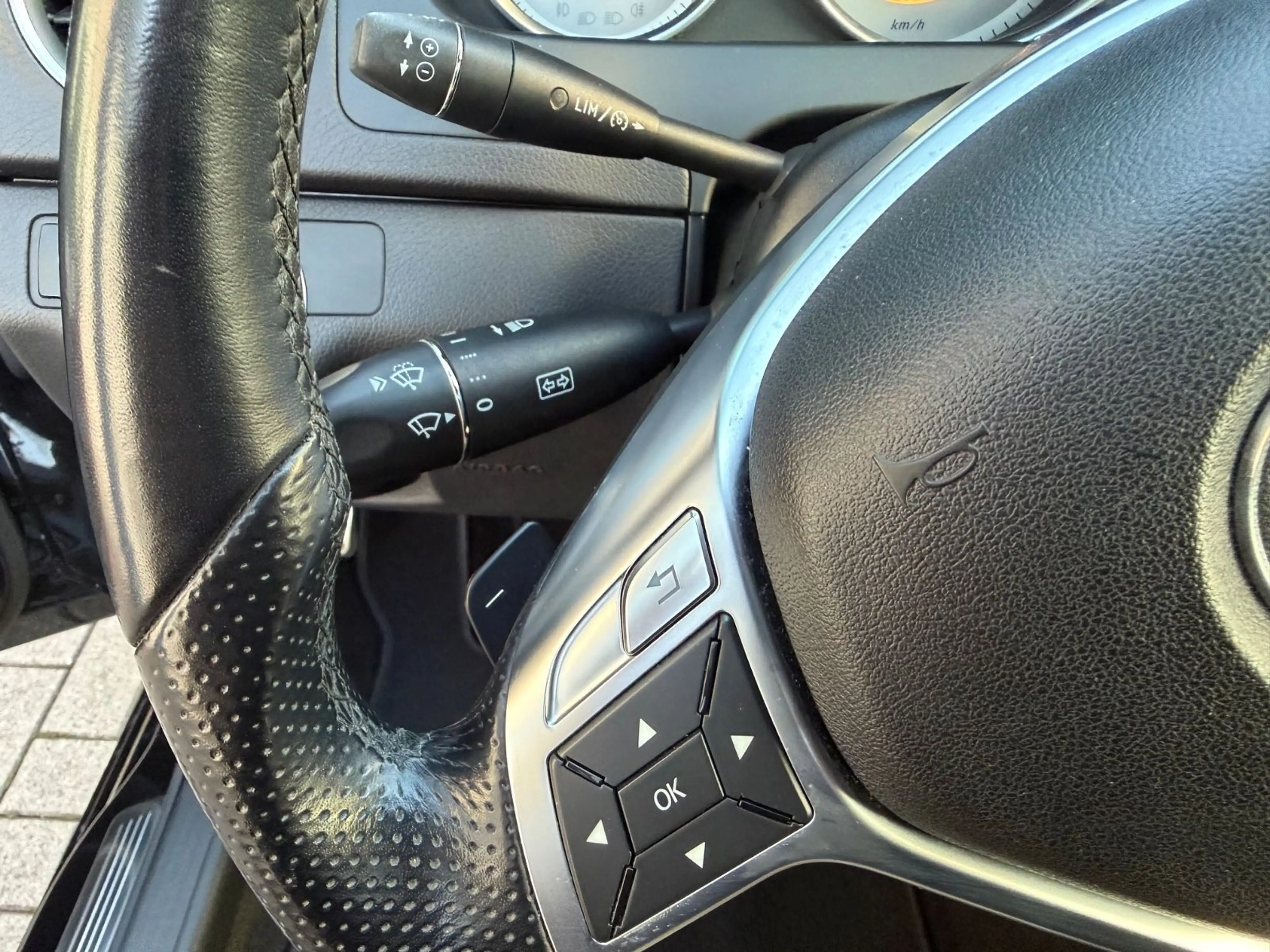 Mercedes-Benz C 180 CGI Coupe AMG-Line 7G/PANO/XENON/AHK/NAVI — photo 33