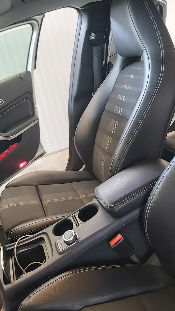 Mercedes-Benz GLA 180 Sport auto - 2
