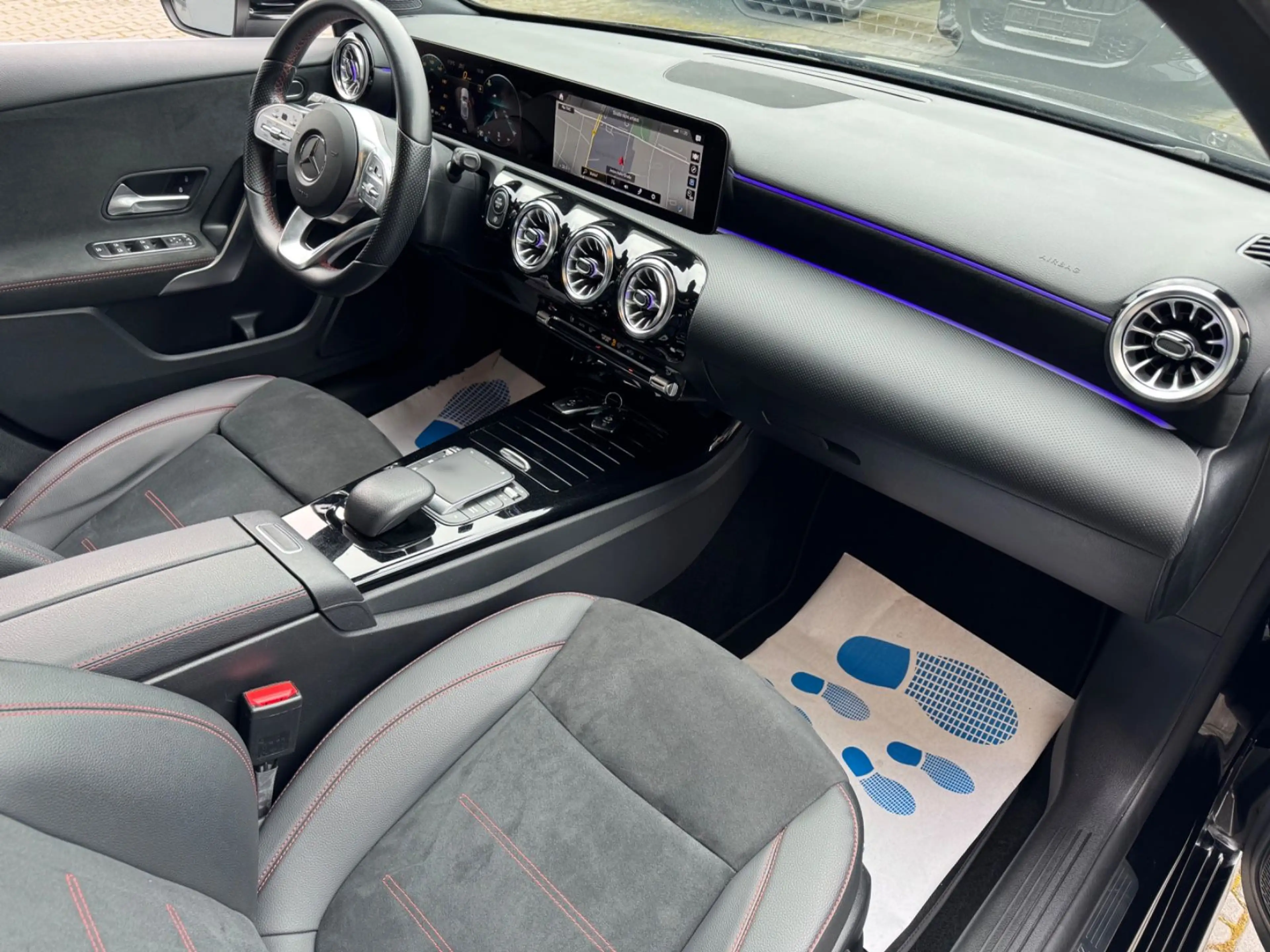 Mercedes-Benz A 200 d 8G-DCT "AMG Line" Pano/MBUX/LED/1.Hd. — photo 12