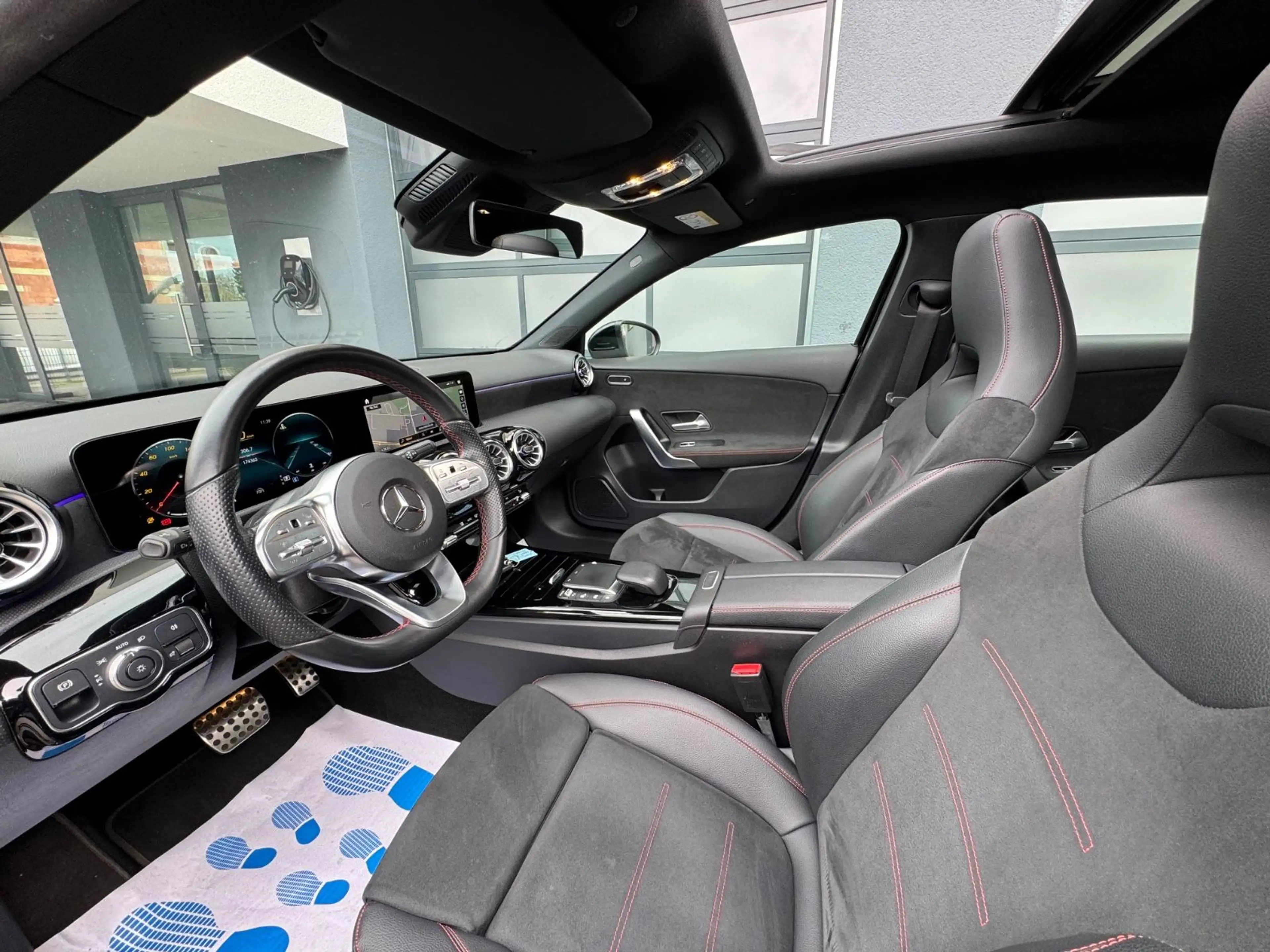 Mercedes-Benz A 200 d 8G-DCT "AMG Line" Pano/MBUX/LED/1.Hd. — photo 13