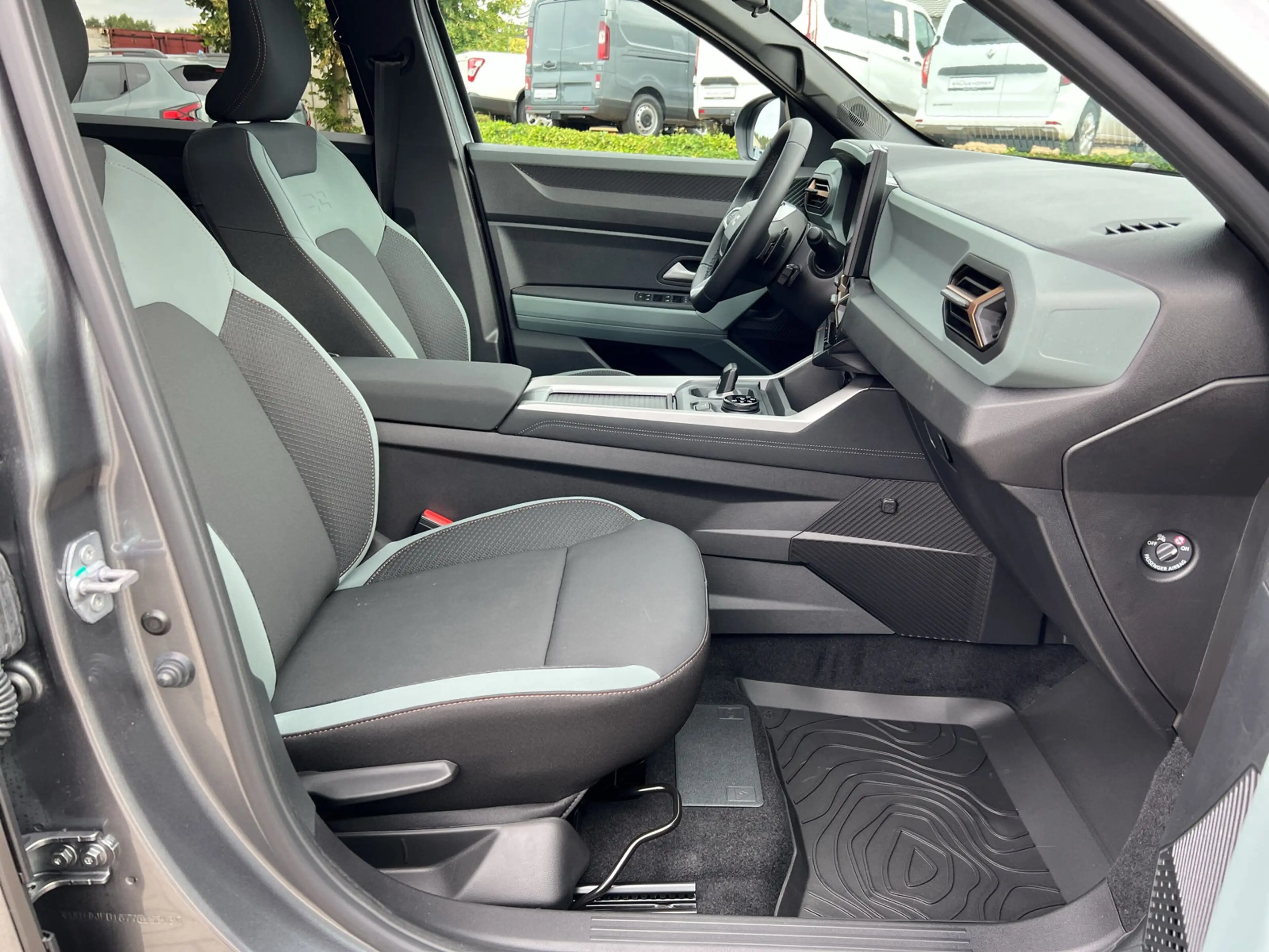 Dacia Bigster hybrid-G 150 4x4 Extreme SHZ+NAVI+RFK — photo 9