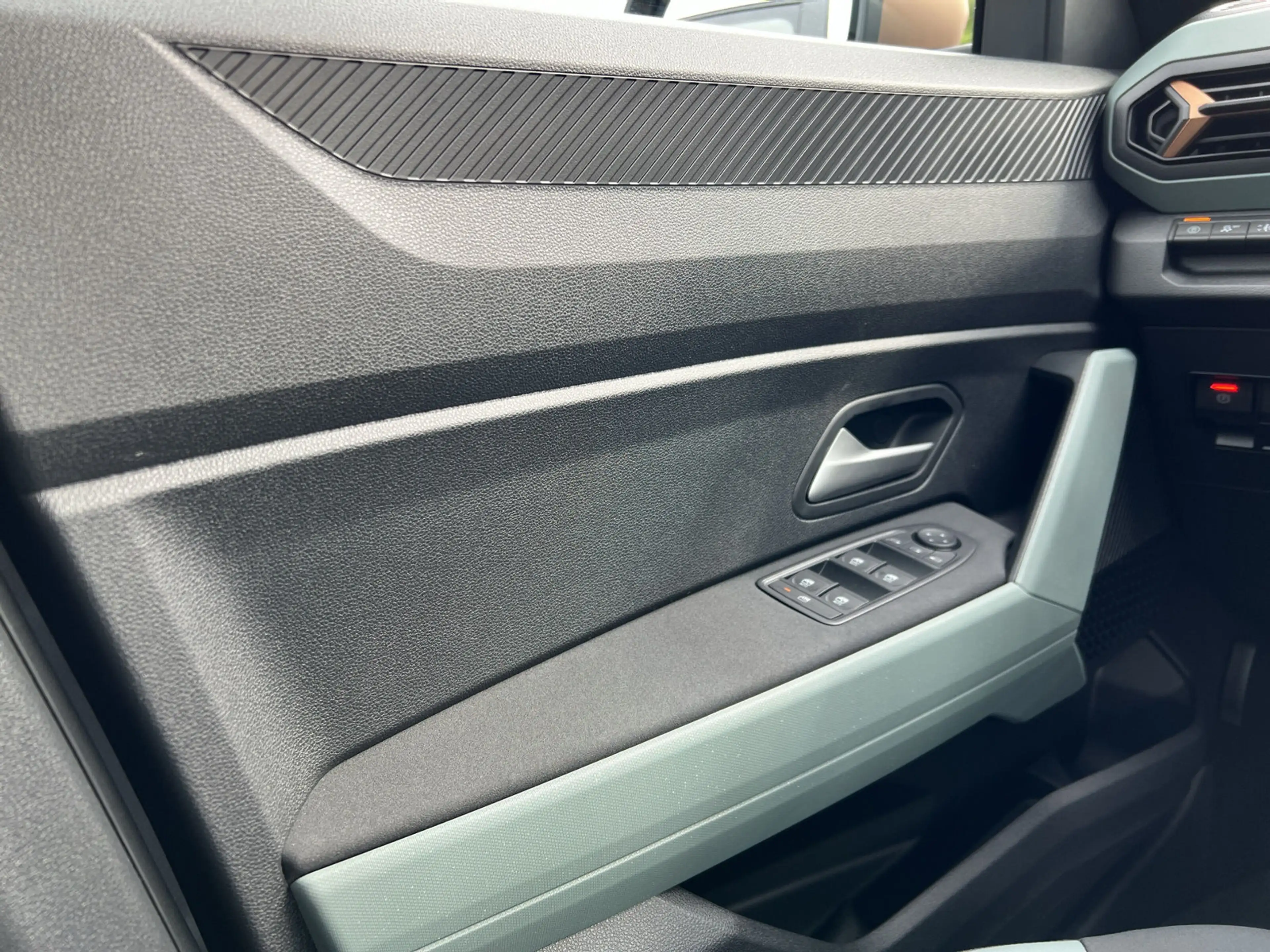 Dacia Bigster hybrid-G 150 4x4 Extreme SHZ+NAVI+RFK — photo 13