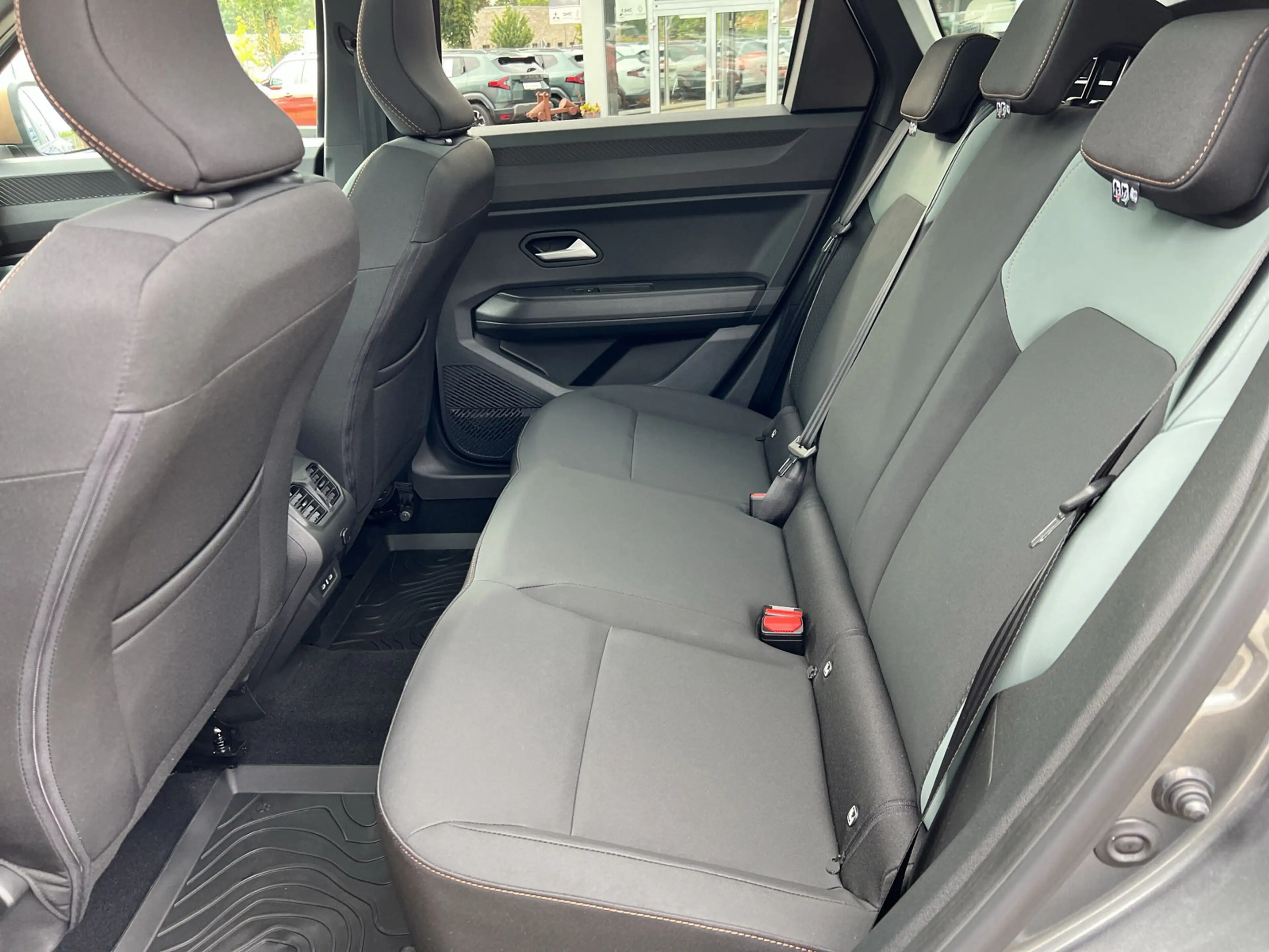 Dacia Bigster hybrid-G 150 4x4 Extreme SHZ+NAVI+RFK — photo 10