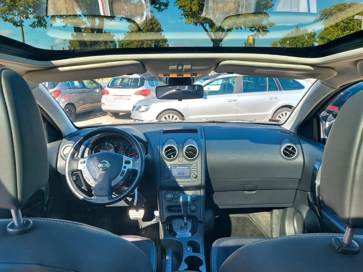 Nissan Qashqai Automatik 360 Klima Panorama AHK Silber - 2
