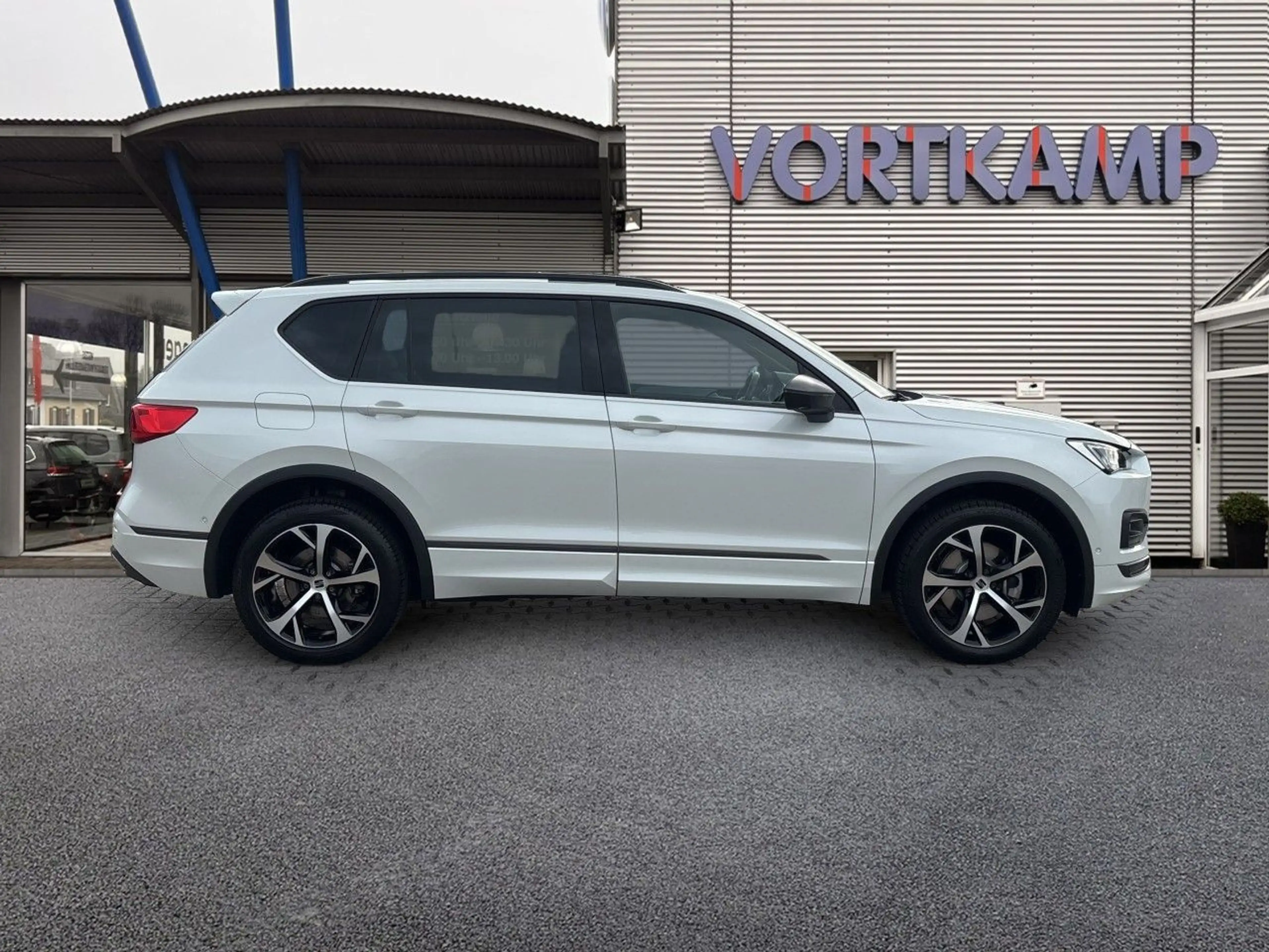 SEAT Tarraco FR e-Hybrid AHK PANO Top-View - 360 — photo 4