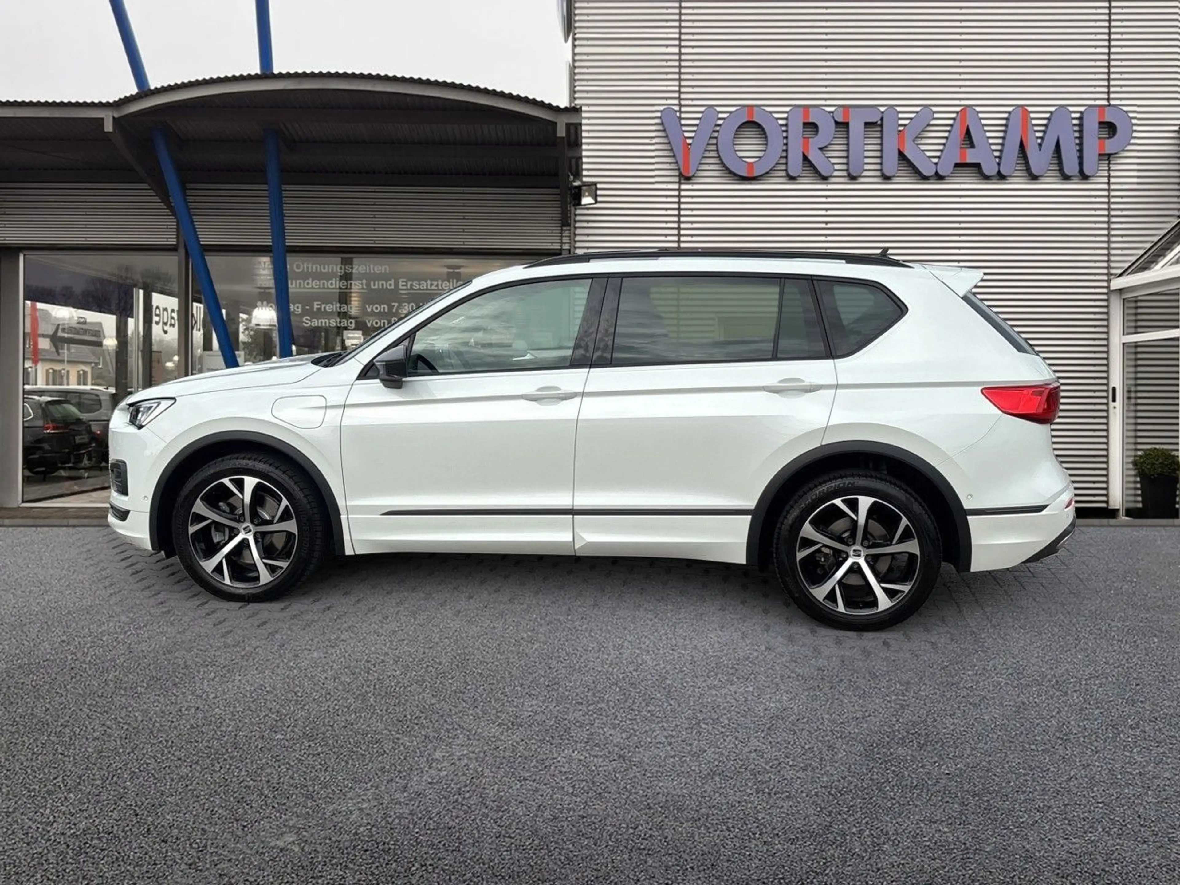 SEAT Tarraco FR e-Hybrid AHK PANO Top-View - 360 — photo 8