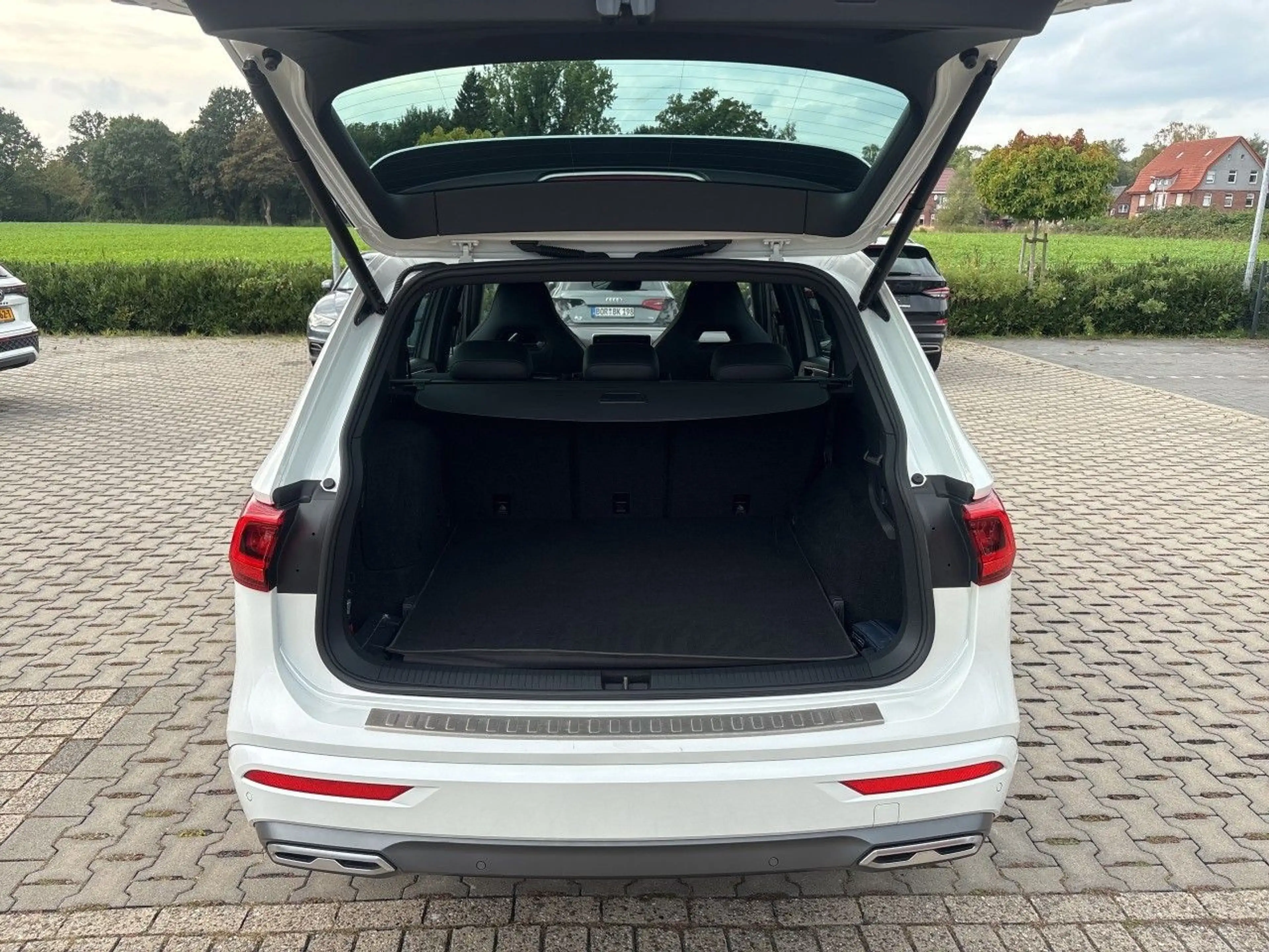 SEAT Tarraco FR e-Hybrid AHK PANO Top-View - 360 — photo 10