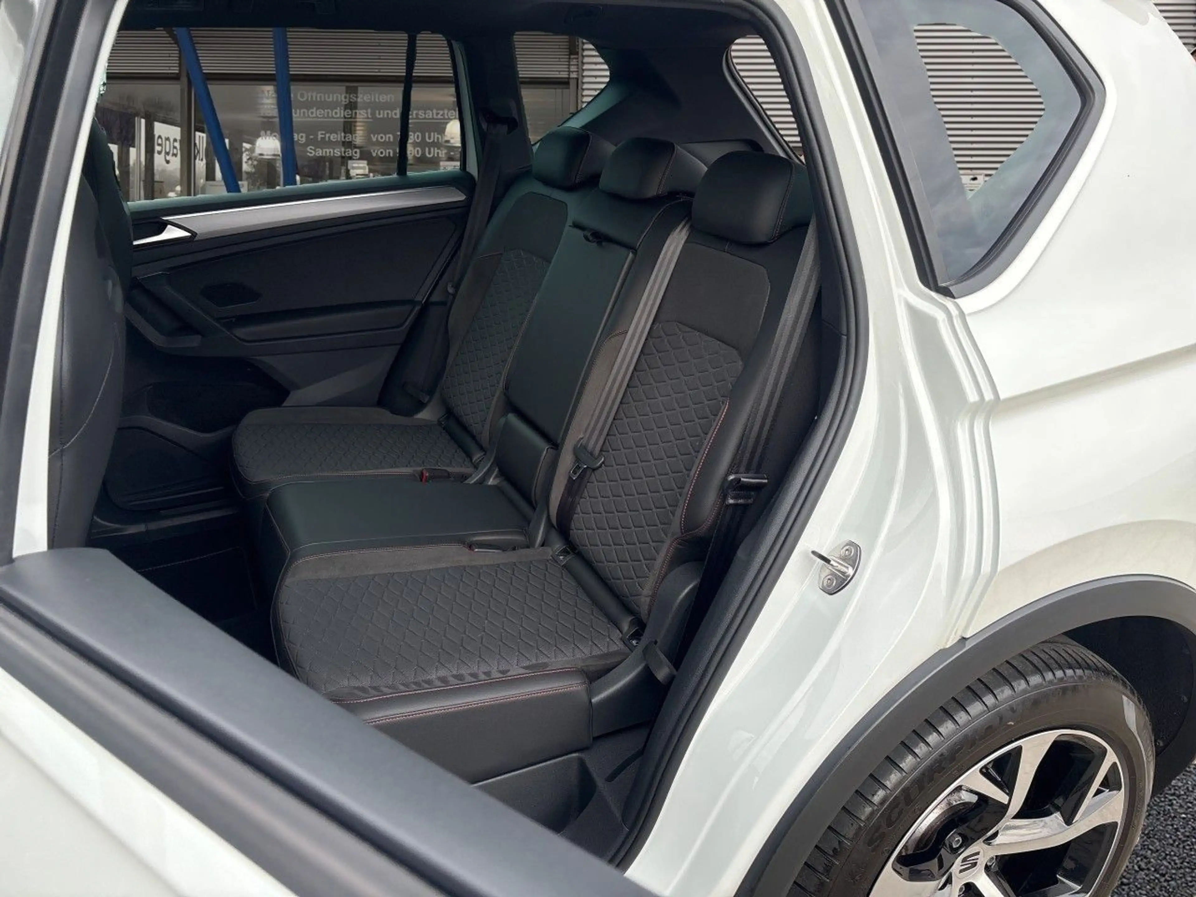 SEAT Tarraco FR e-Hybrid AHK PANO Top-View - 360 — photo 12