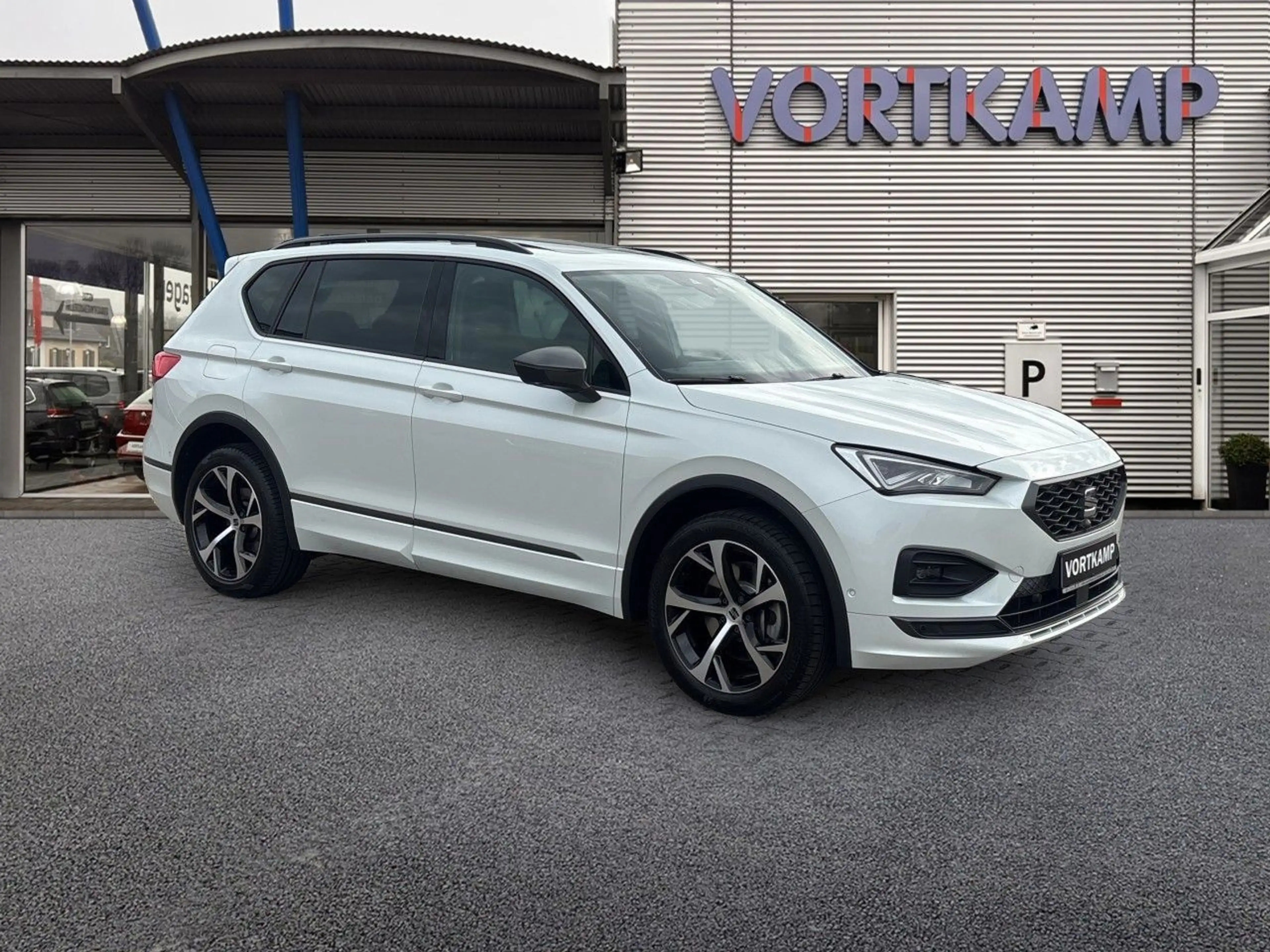 SEAT Tarraco FR e-Hybrid AHK PANO Top-View - 360 — photo 3