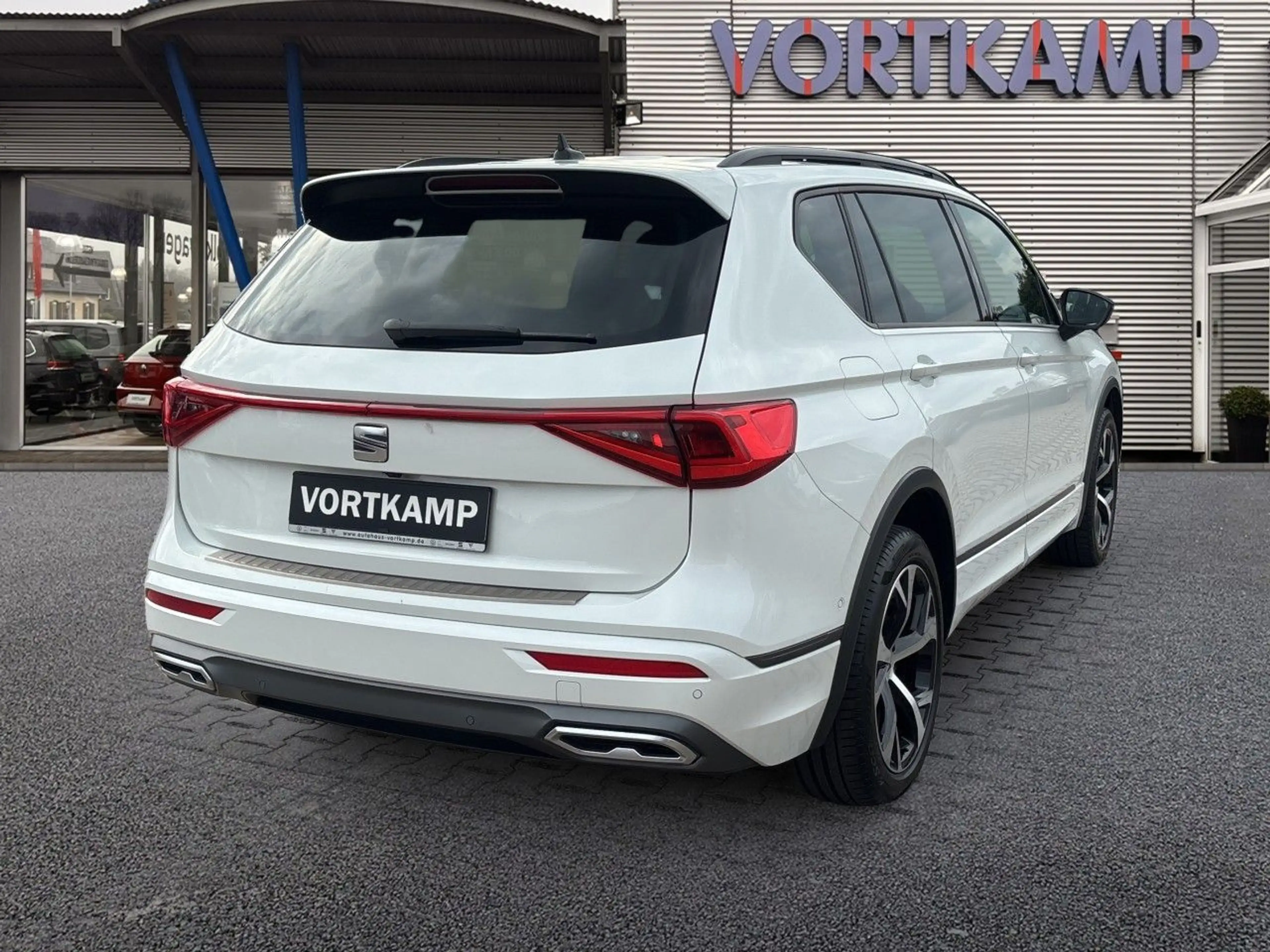 SEAT Tarraco FR e-Hybrid AHK PANO Top-View - 360 — photo 5