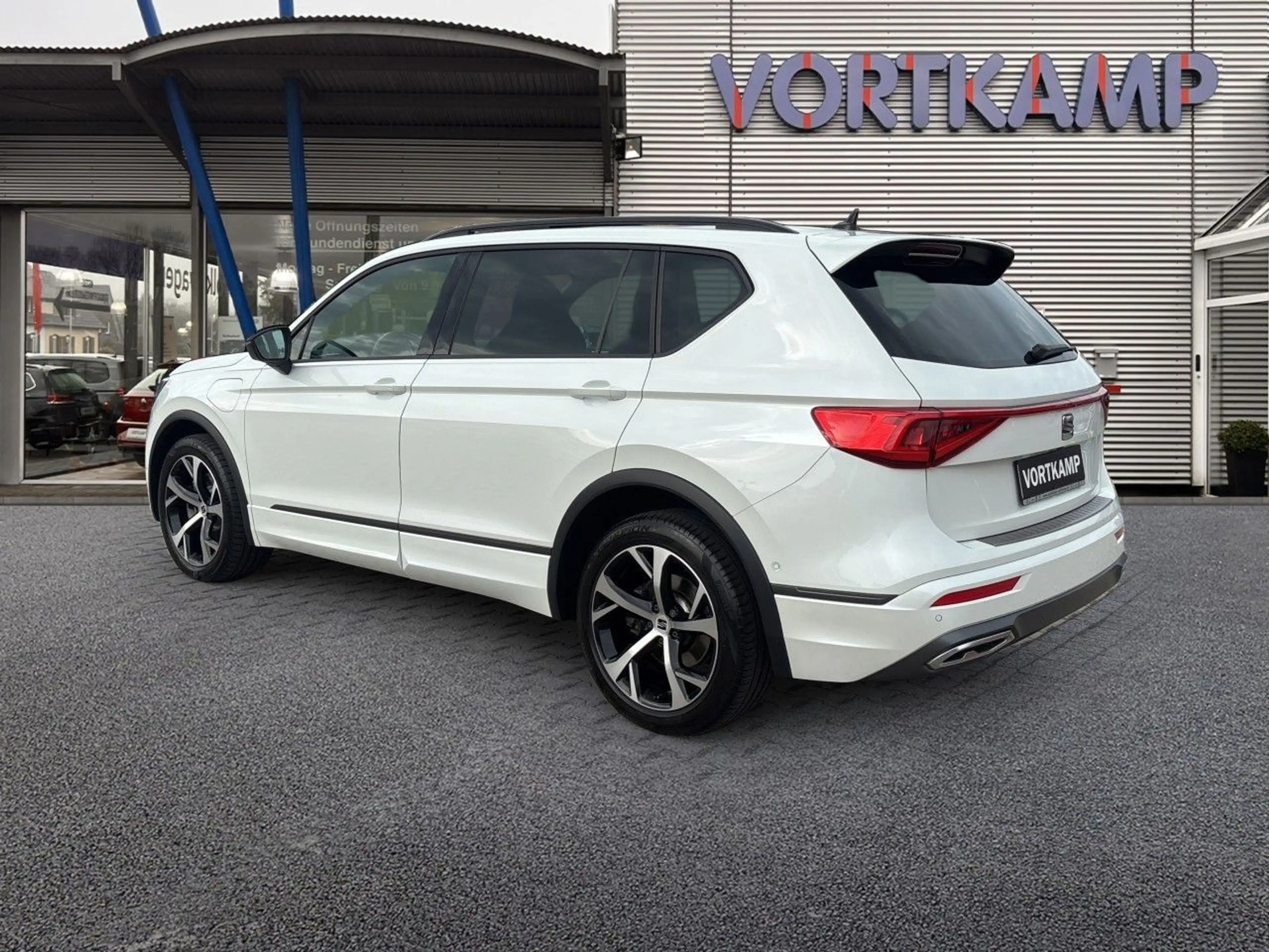 SEAT Tarraco FR e-Hybrid AHK PANO Top-View - 360 — photo 7