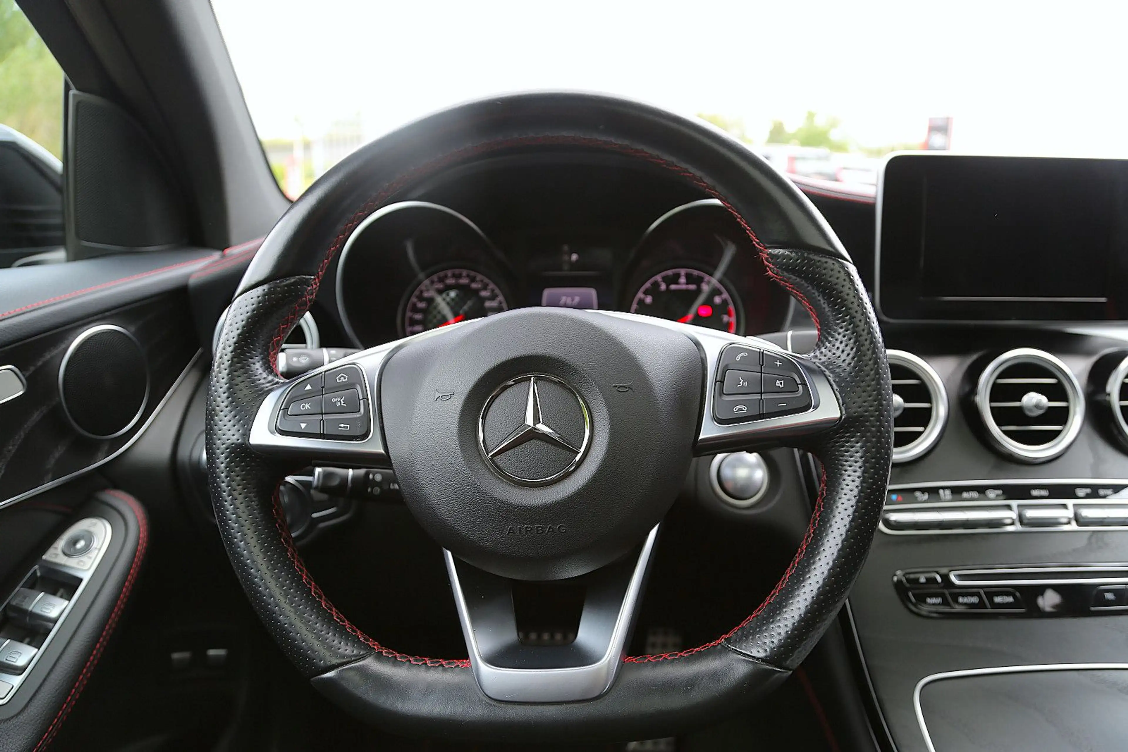 Mercedes-Benz GLC 43 AMG Night 4M Panorama AHK Airmatic Kamera — photo 6