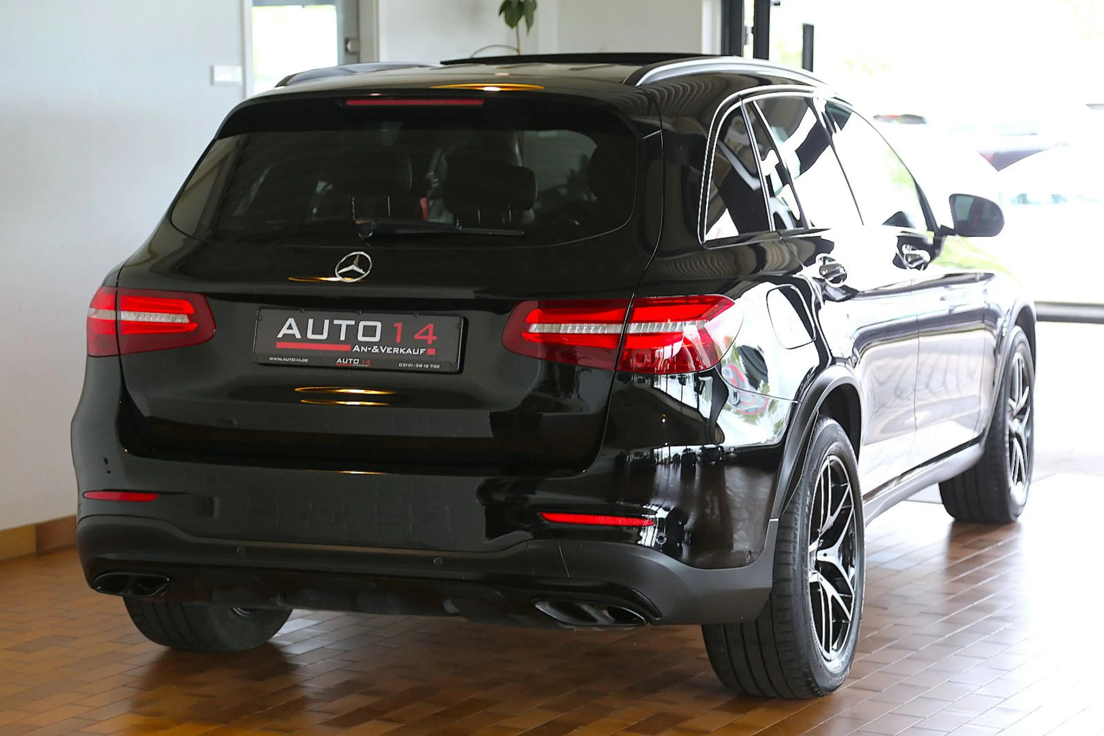 Mercedes-Benz GLC 43 AMG Night 4M Panorama AHK Airmatic Kamera — photo 2