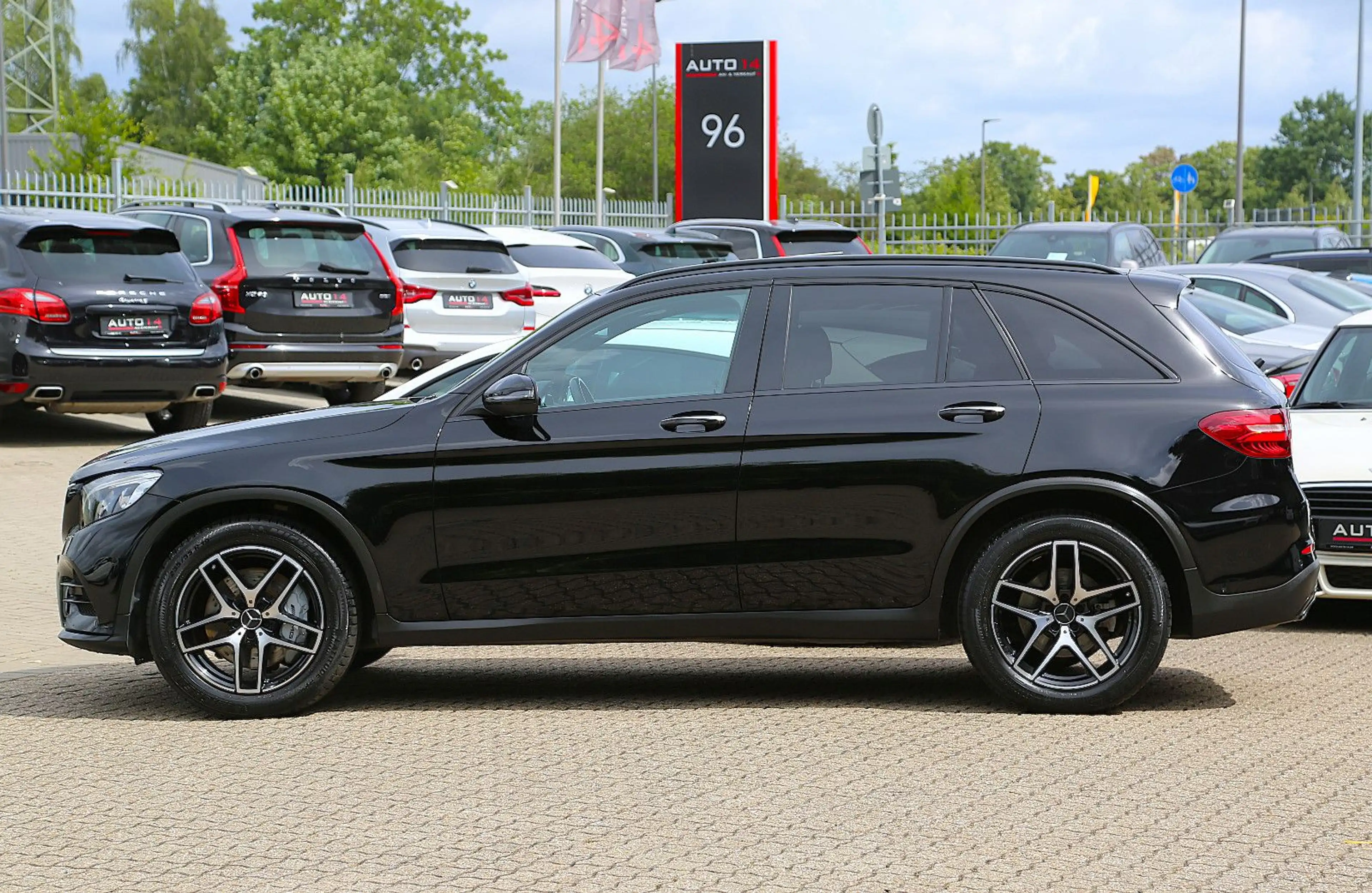 Mercedes-Benz GLC 43 AMG Night 4M Panorama AHK Airmatic Kamera — photo 11